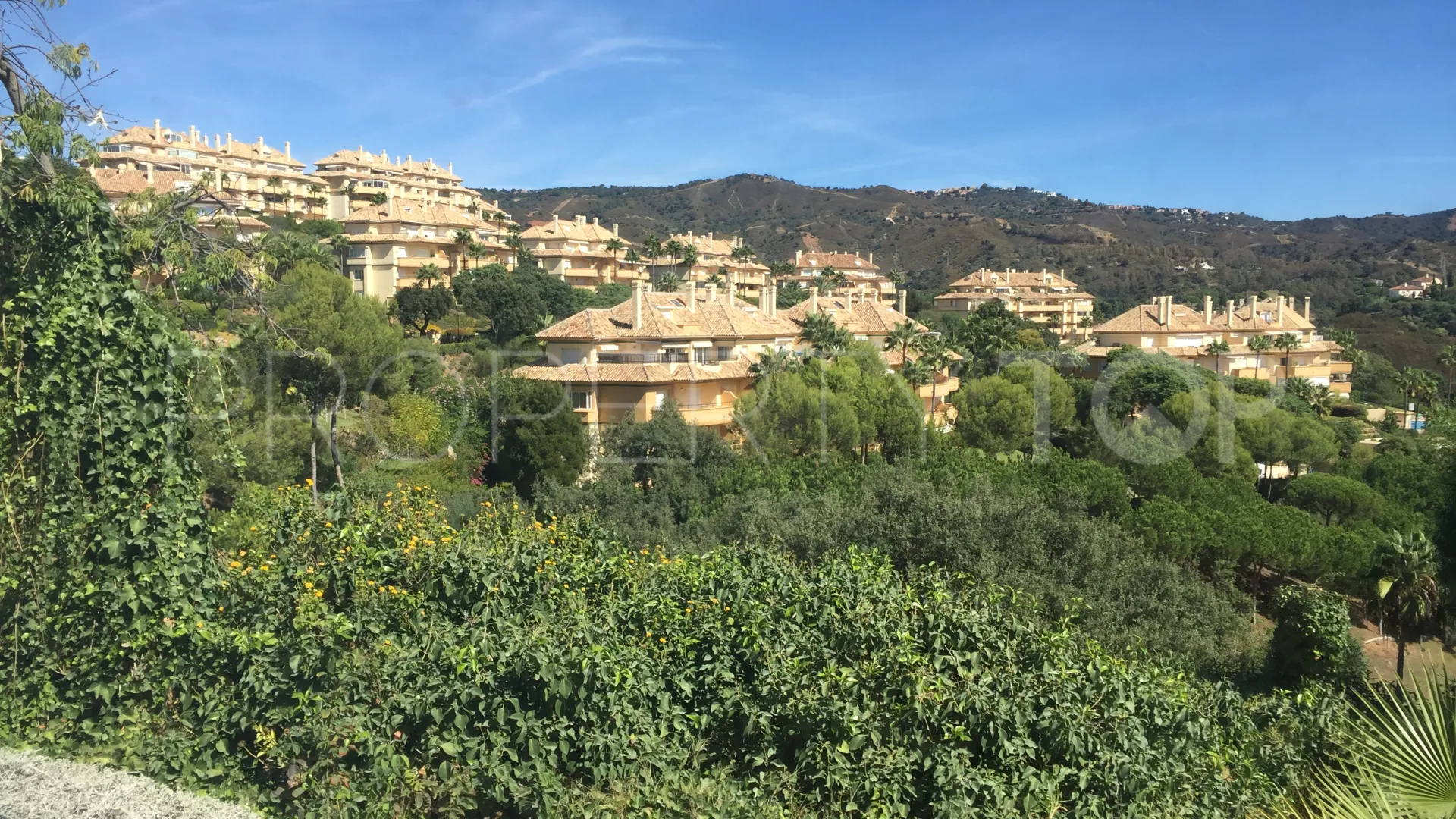 Se vende apartamento planta baja en Elviria Hills de 2 dormitorios
