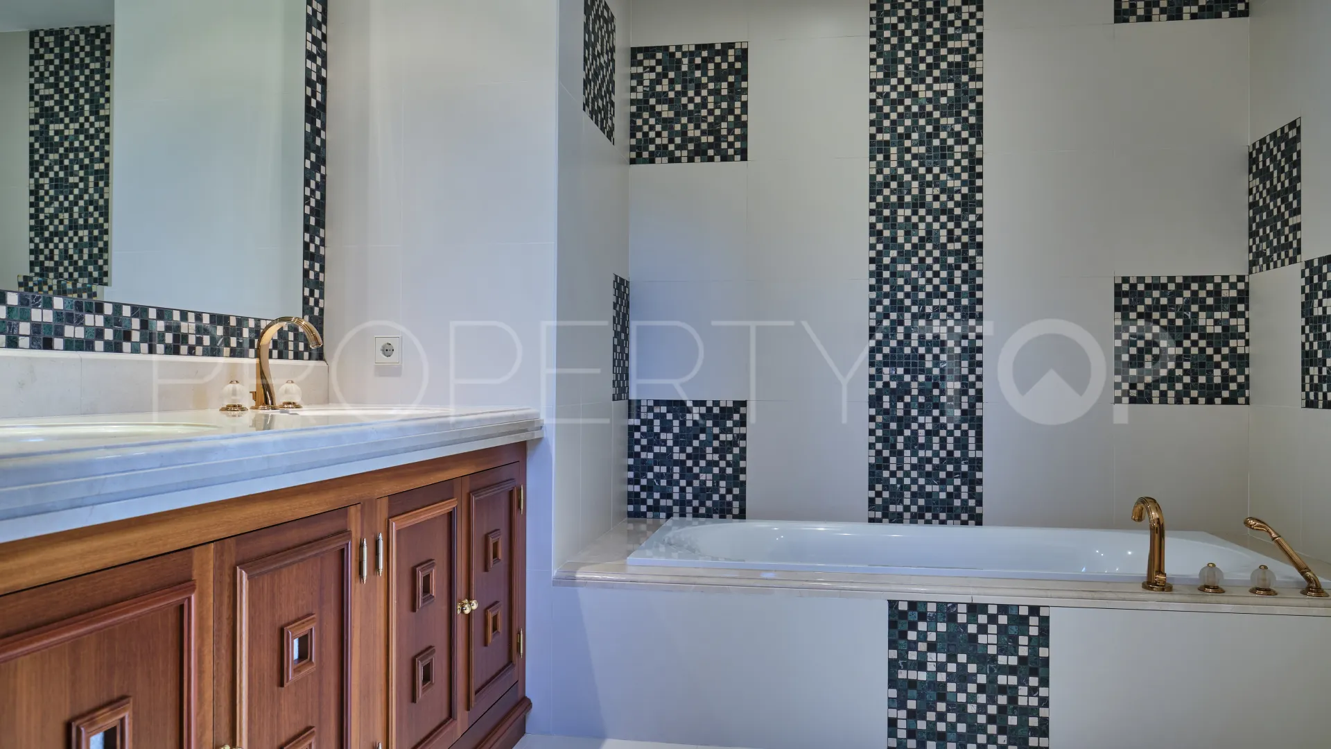 For sale villa in La Zagaleta