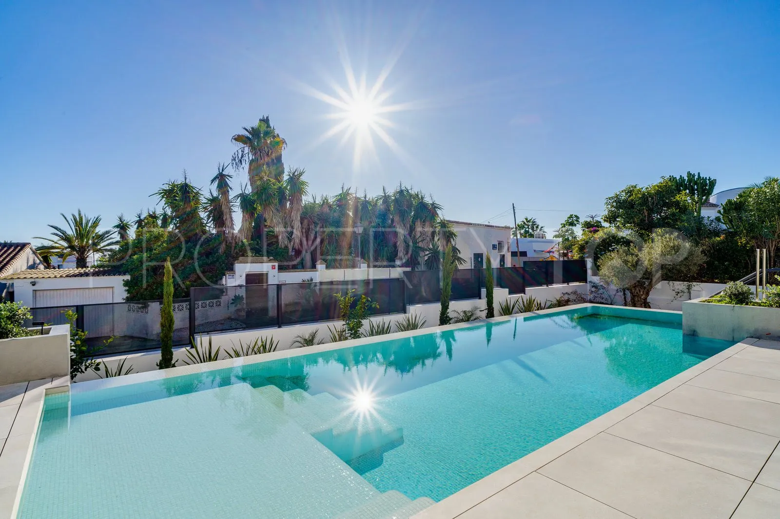 Se vende villa en Marbesa