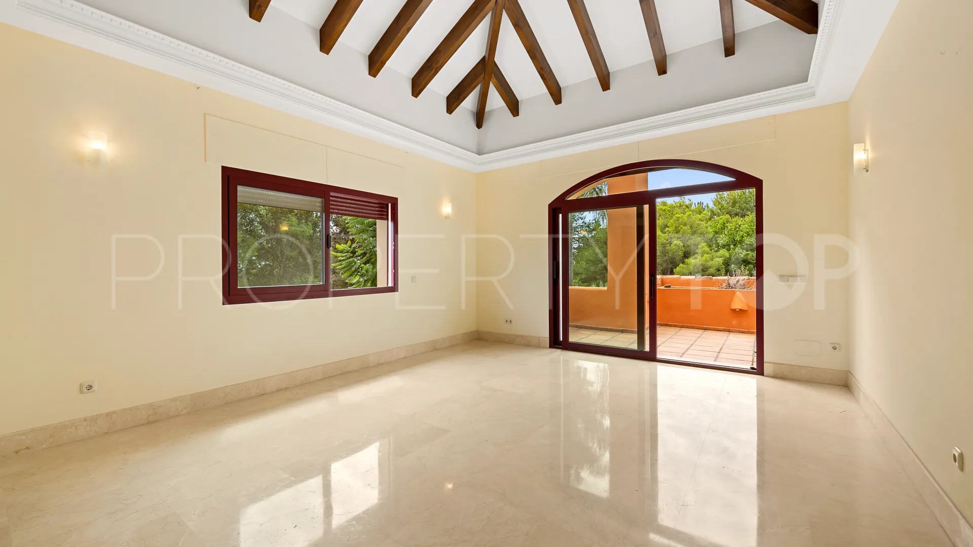 Comprar villa en Altos Reales con 4 dormitorios