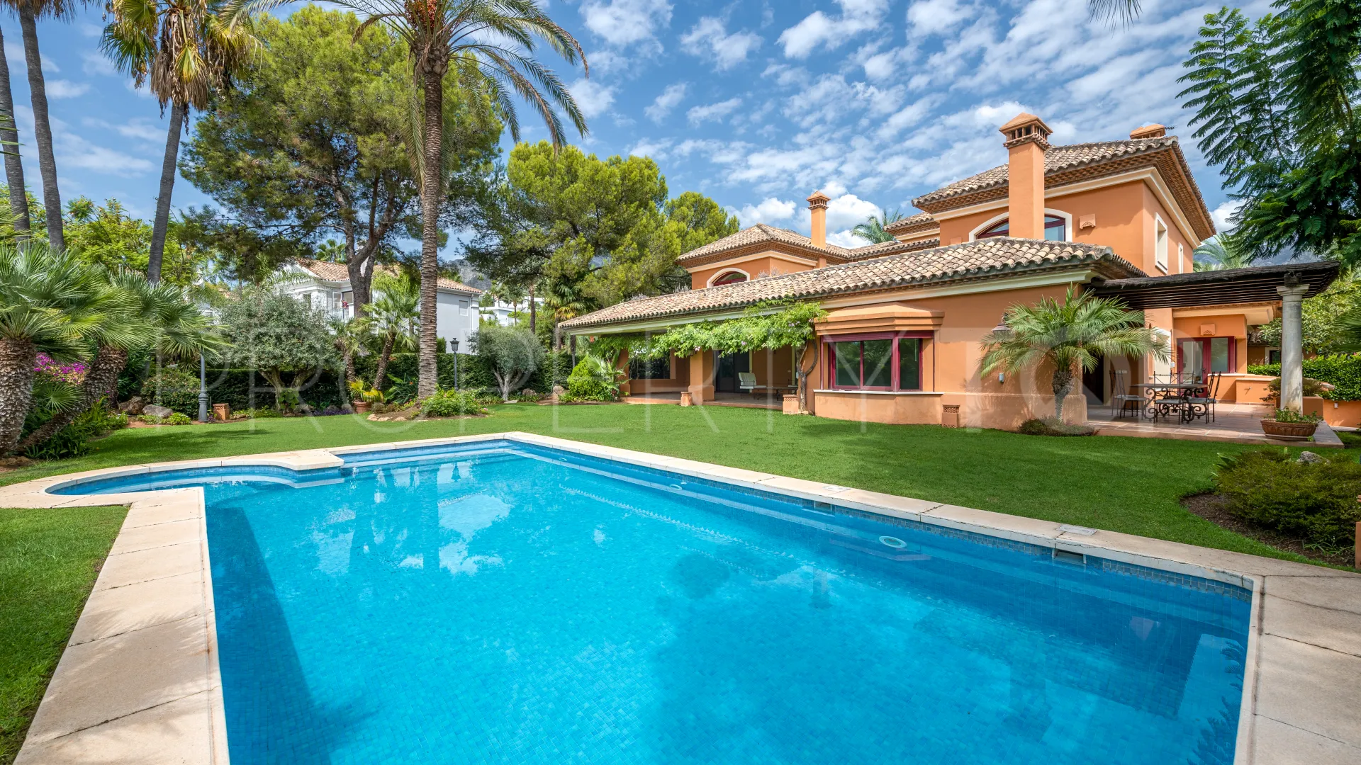 Comprar villa en Altos Reales con 4 dormitorios