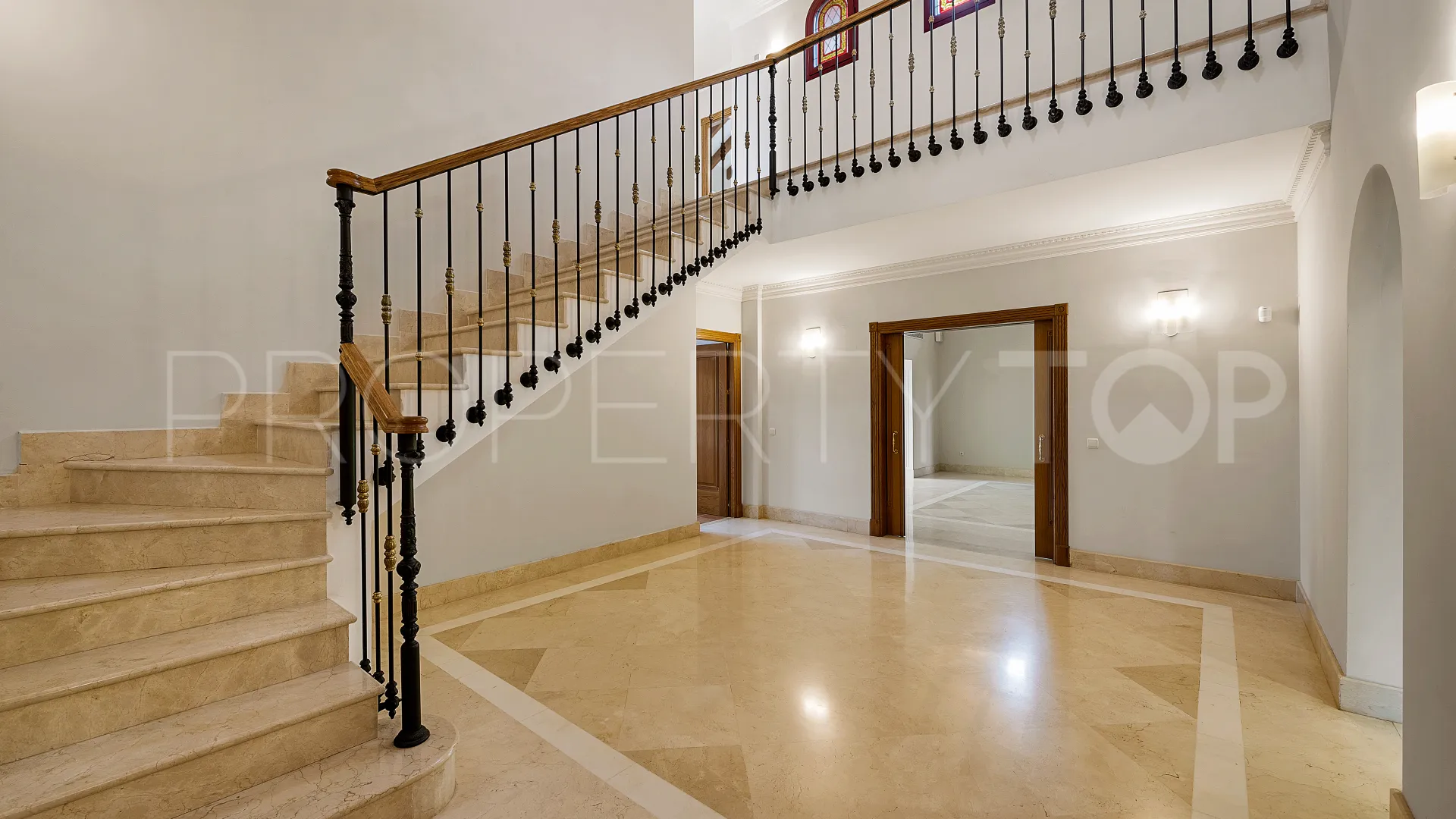 Comprar villa en Altos Reales con 4 dormitorios