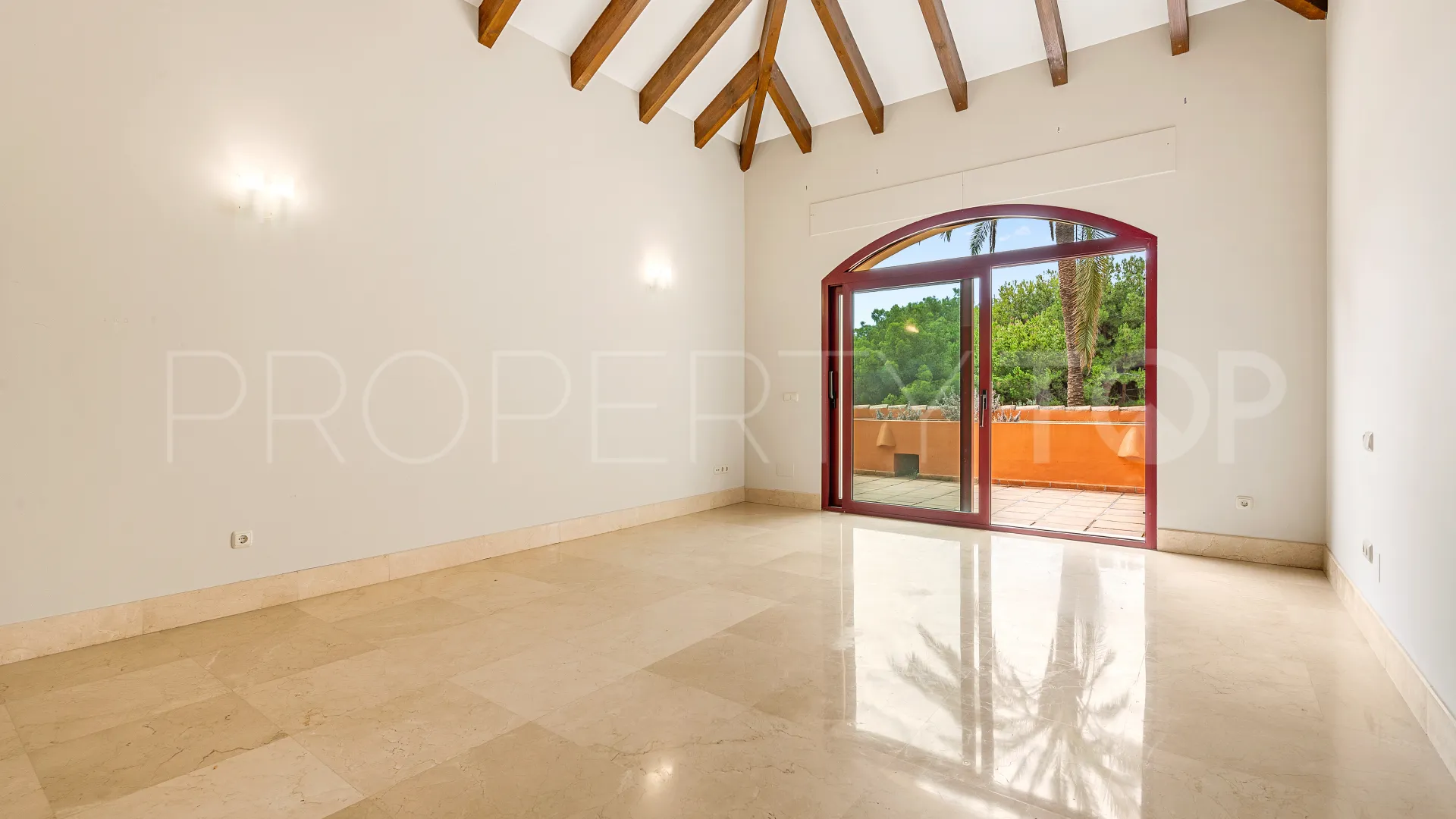 Comprar villa en Altos Reales con 4 dormitorios
