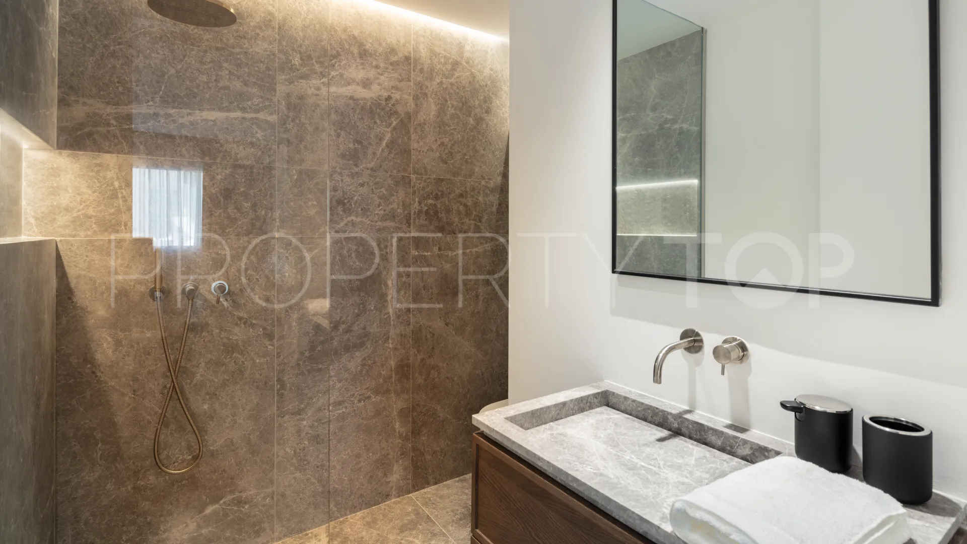 Apartamento con 3 dormitorios en venta en Marina Puente Romano