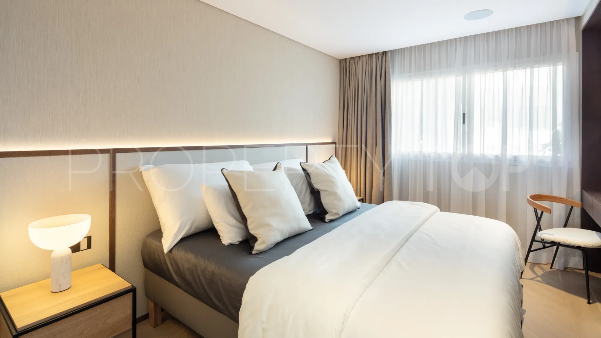 Apartamento con 3 dormitorios en venta en Marina Puente Romano