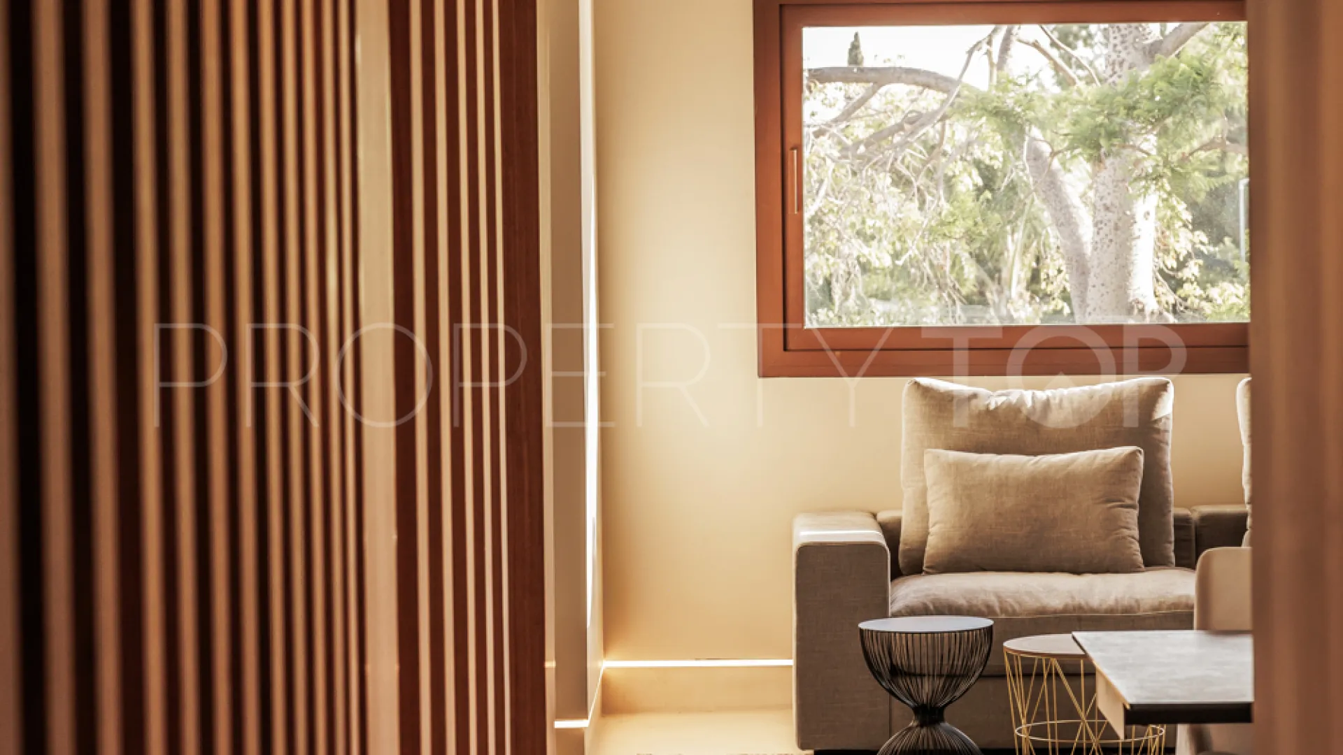 Buy villa with 5 bedrooms in Marbella Golden Mile