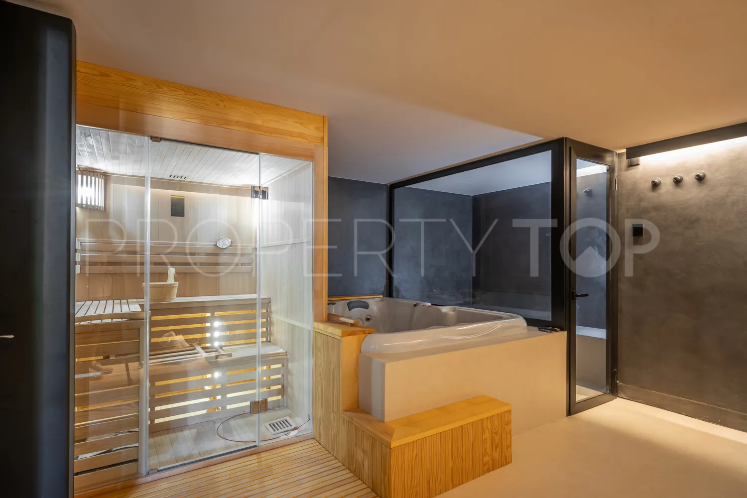 Buy villa with 5 bedrooms in Marbella Golden Mile