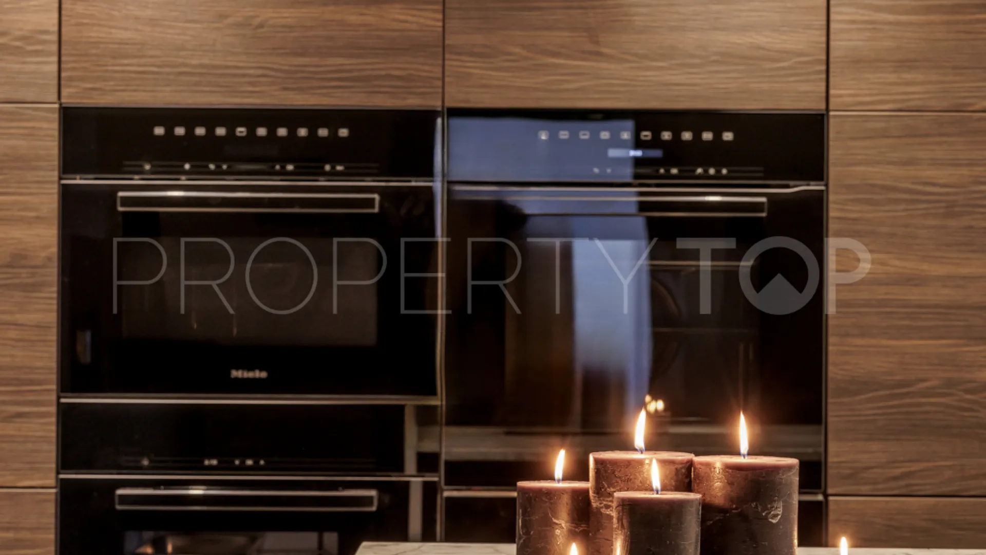 Buy villa with 5 bedrooms in Marbella Golden Mile