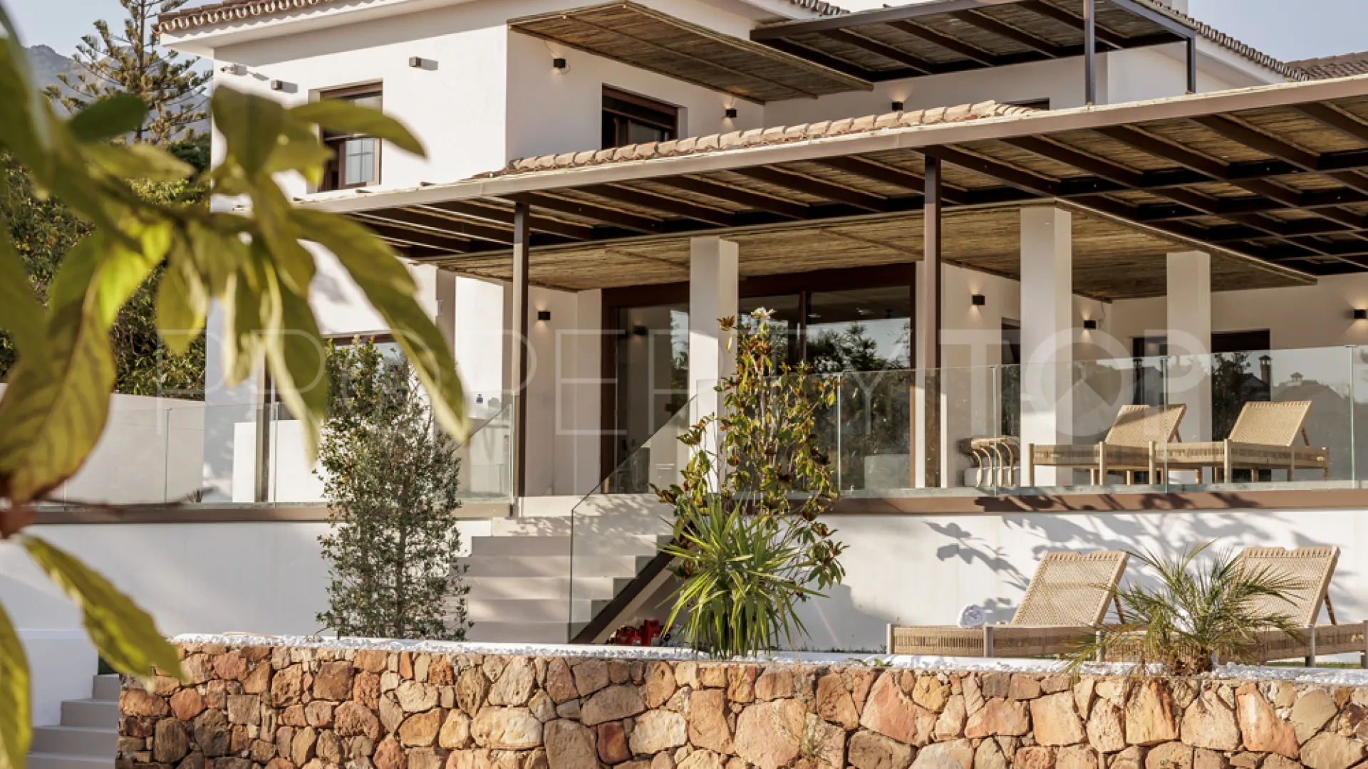 Buy villa with 5 bedrooms in Marbella Golden Mile