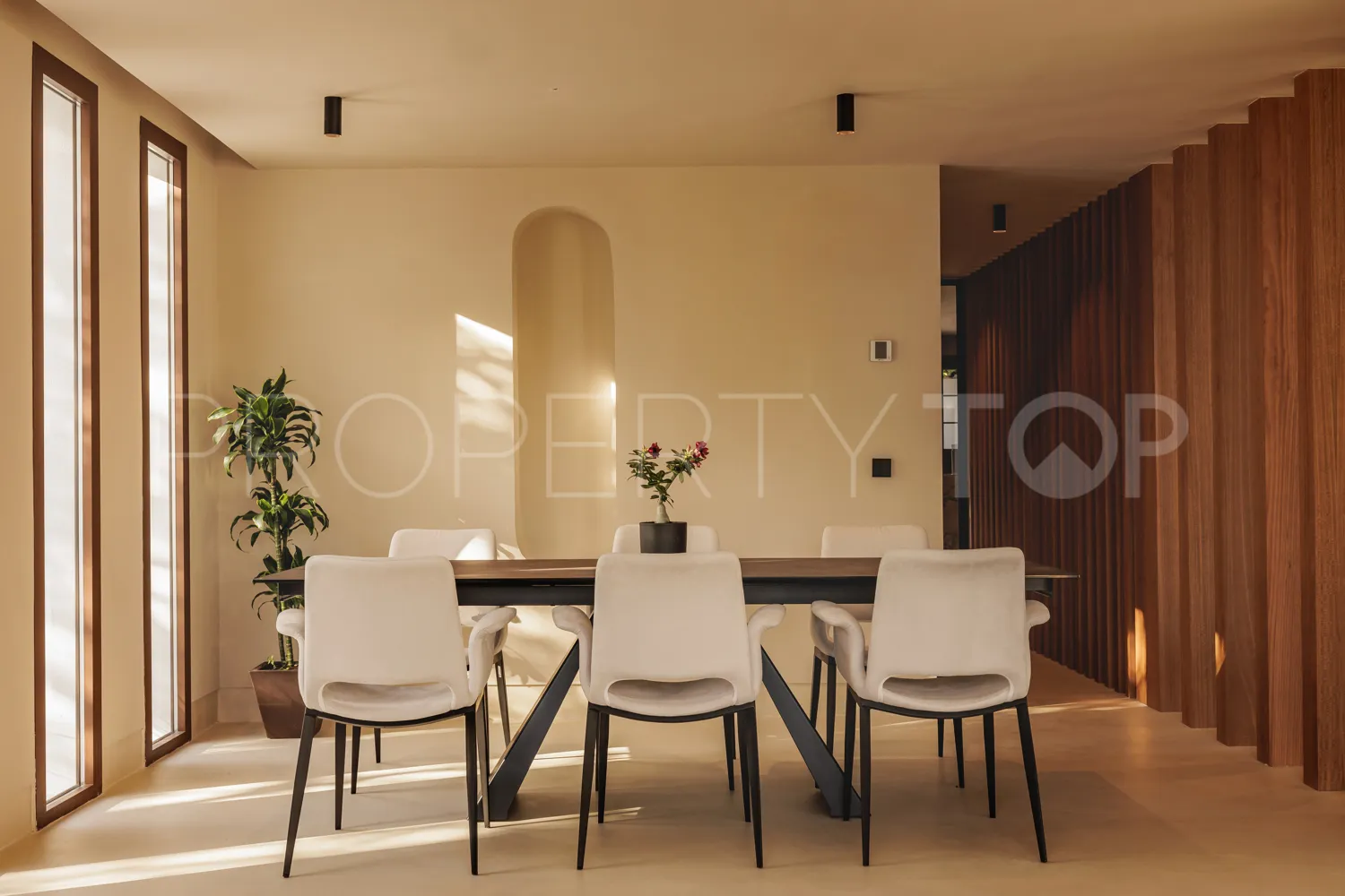 Buy villa with 5 bedrooms in Marbella Golden Mile