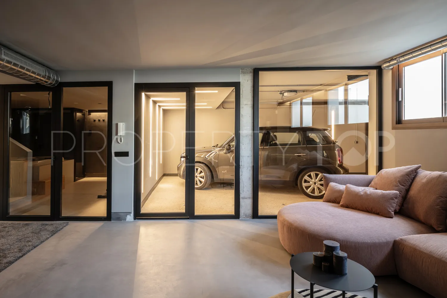 Buy villa with 5 bedrooms in Marbella Golden Mile