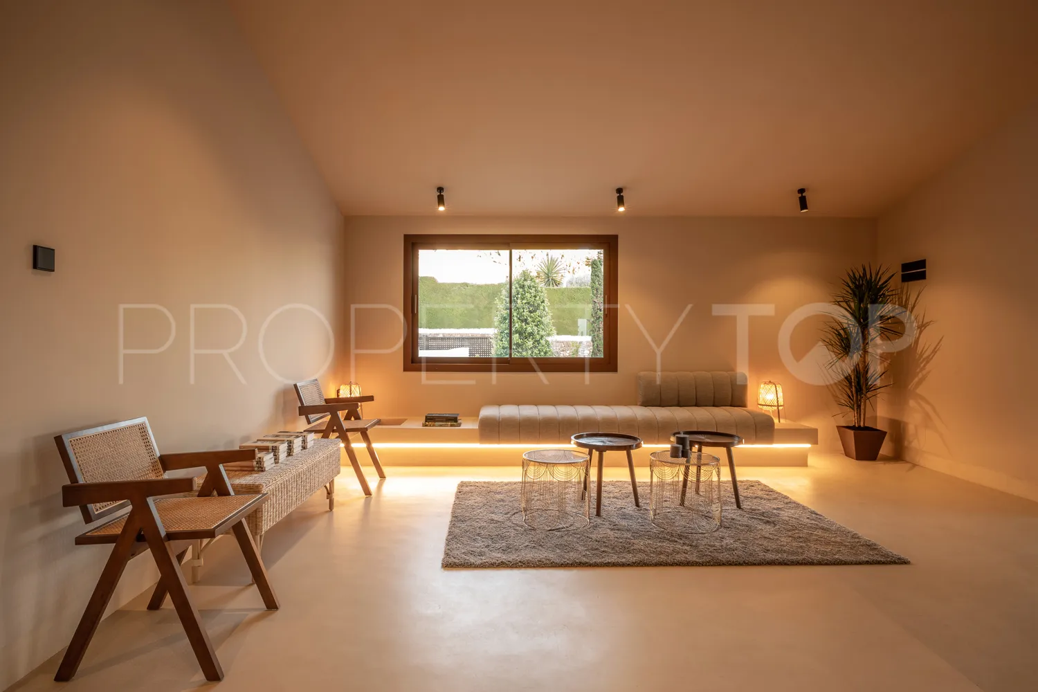 Buy villa with 5 bedrooms in Marbella Golden Mile