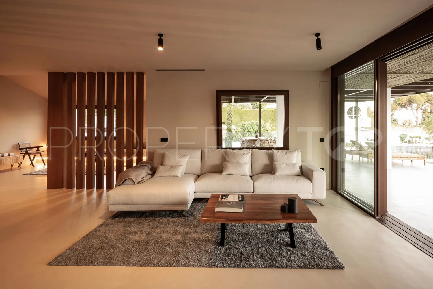 Buy villa with 5 bedrooms in Marbella Golden Mile