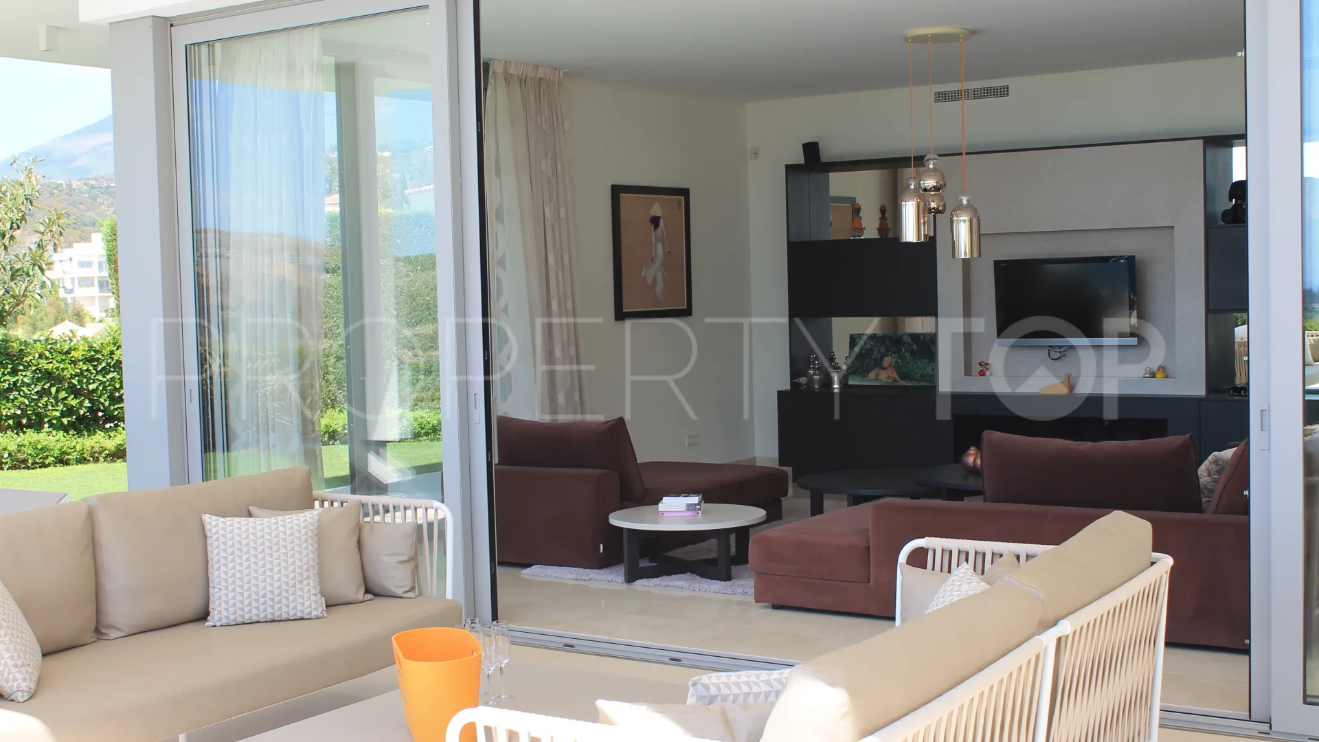 Villa a la venta con 4 dormitorios en Puerto del Capitan