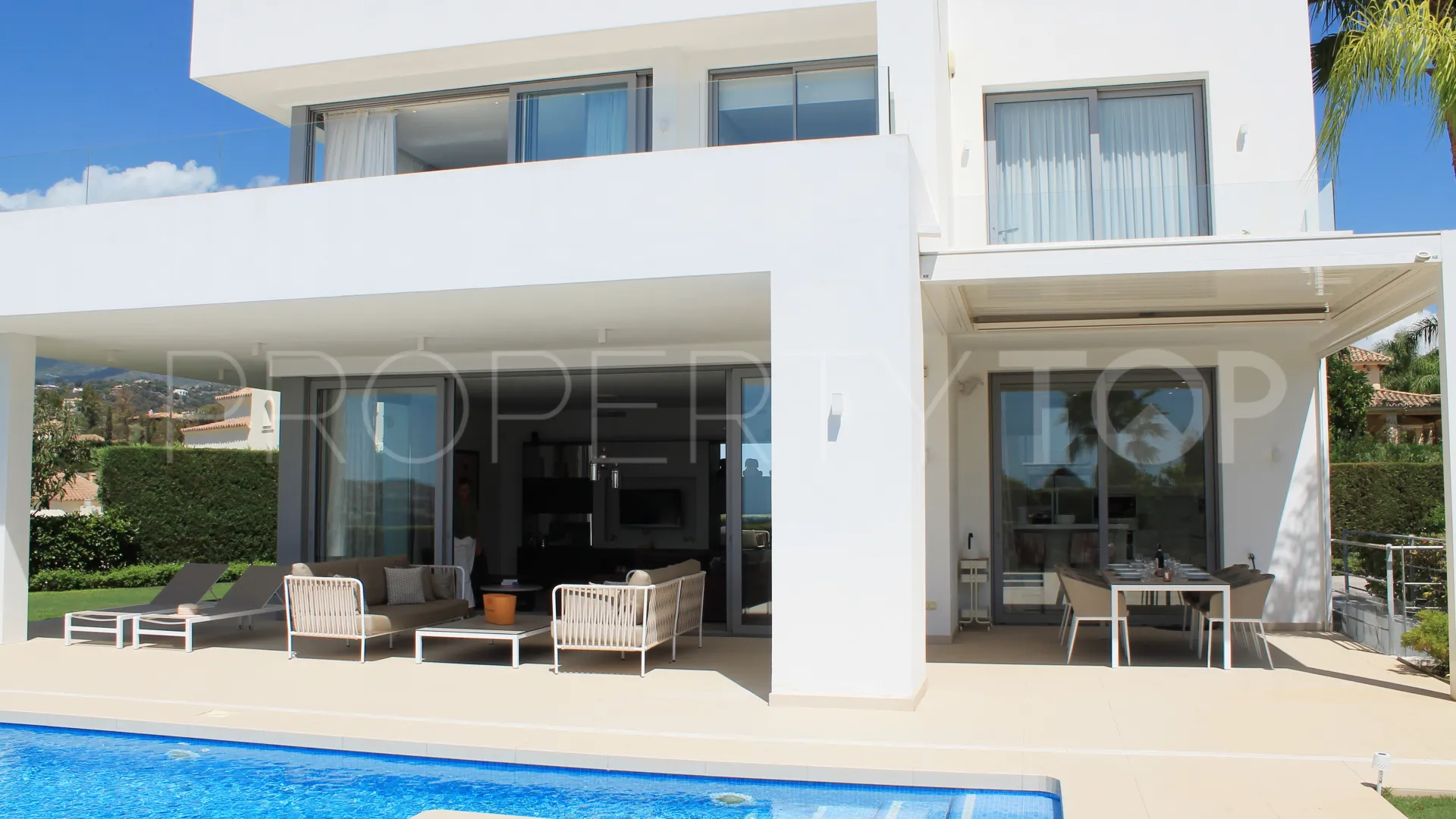 Villa a la venta con 4 dormitorios en Puerto del Capitan