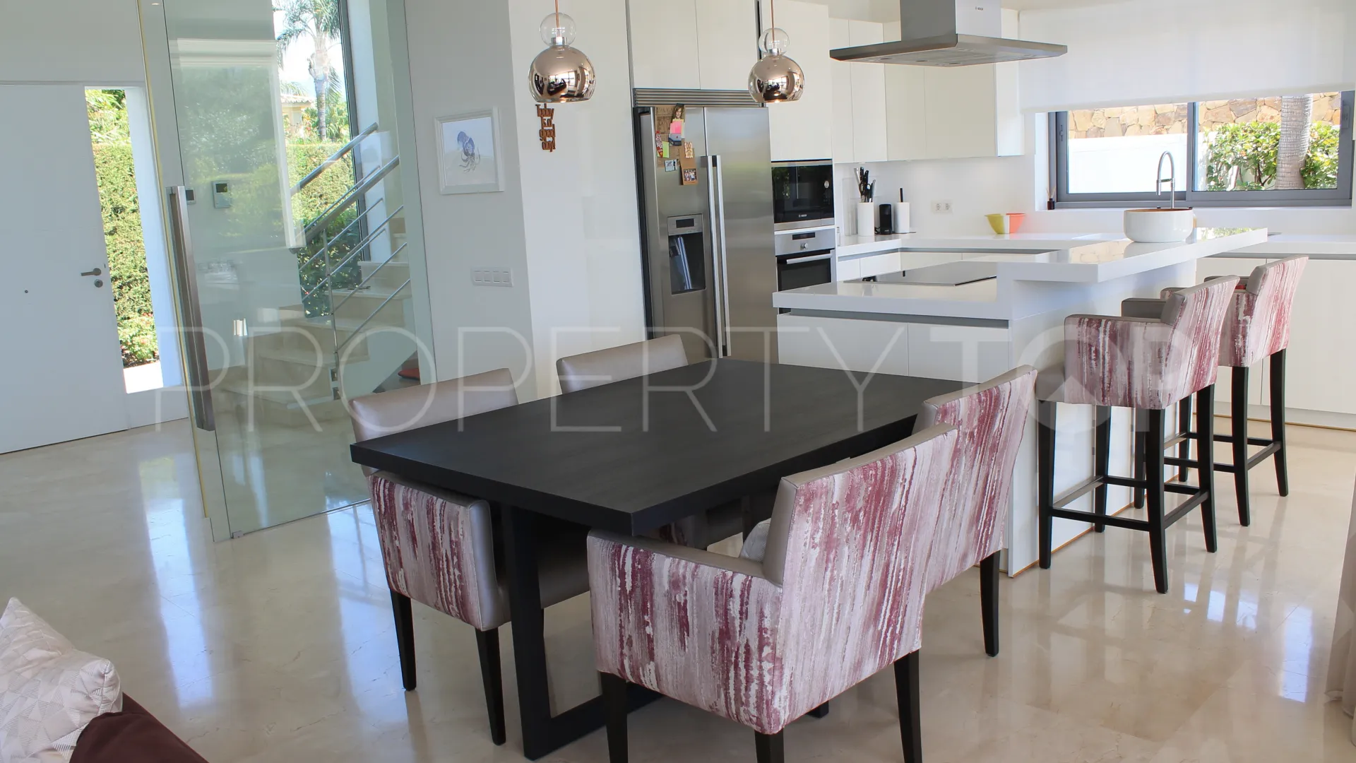 Villa a la venta con 4 dormitorios en Puerto del Capitan