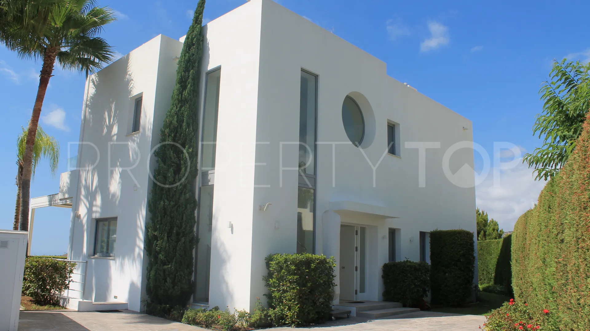 Villa a la venta con 4 dormitorios en Puerto del Capitan