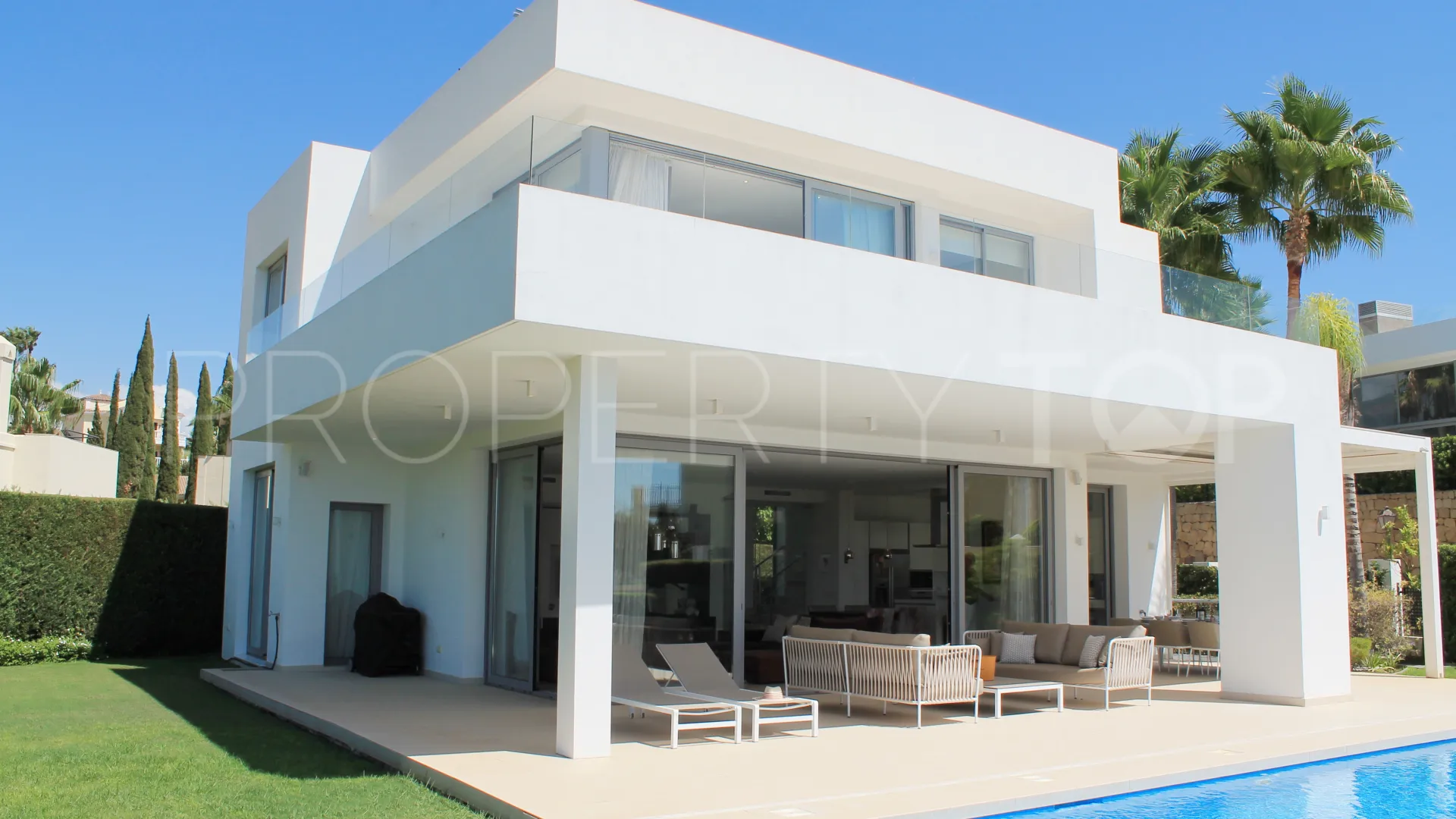 Villa a la venta con 4 dormitorios en Puerto del Capitan