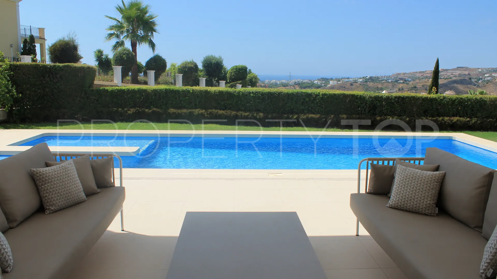 Villa a la venta con 4 dormitorios en Puerto del Capitan