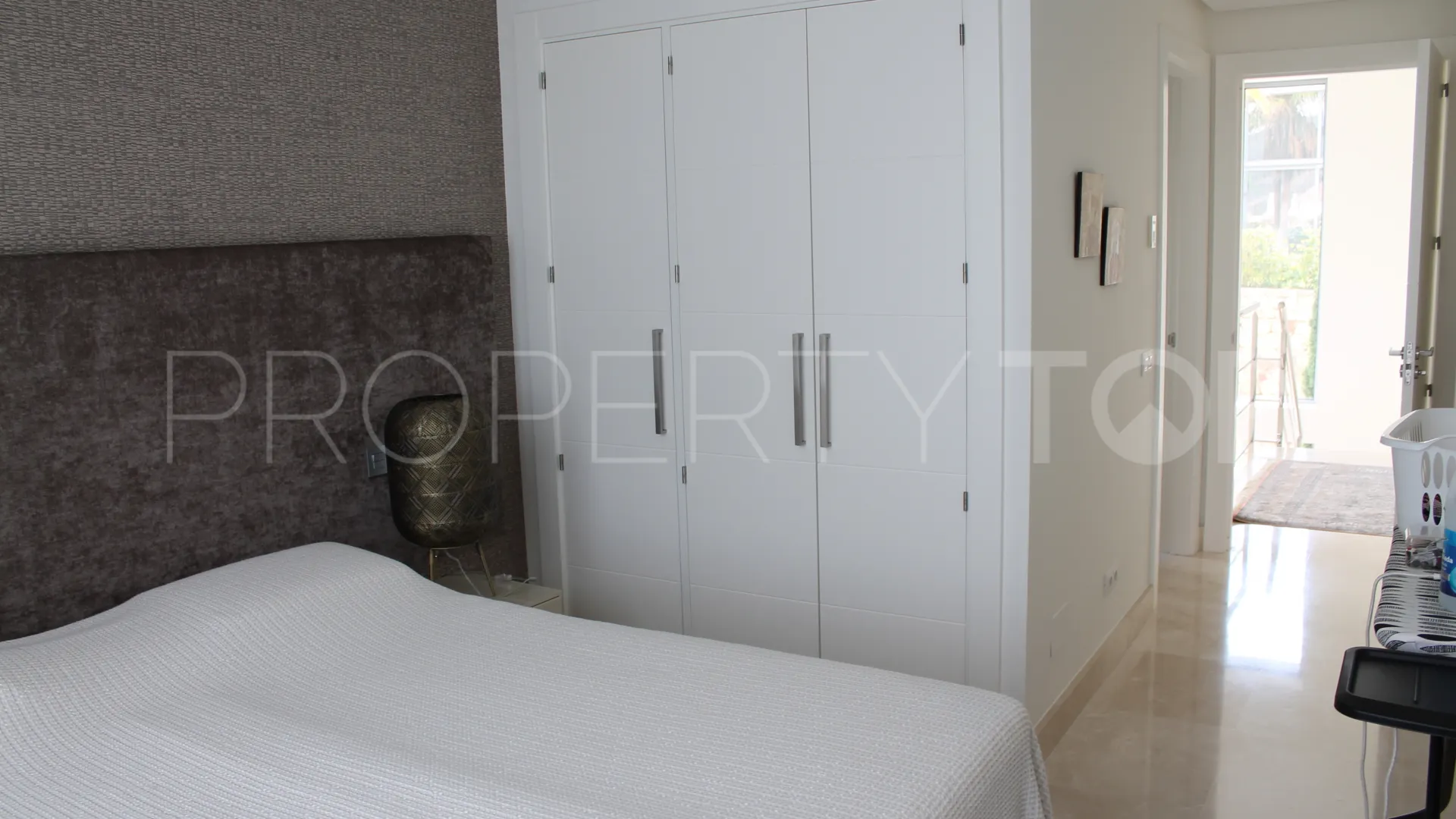 Villa a la venta con 4 dormitorios en Puerto del Capitan