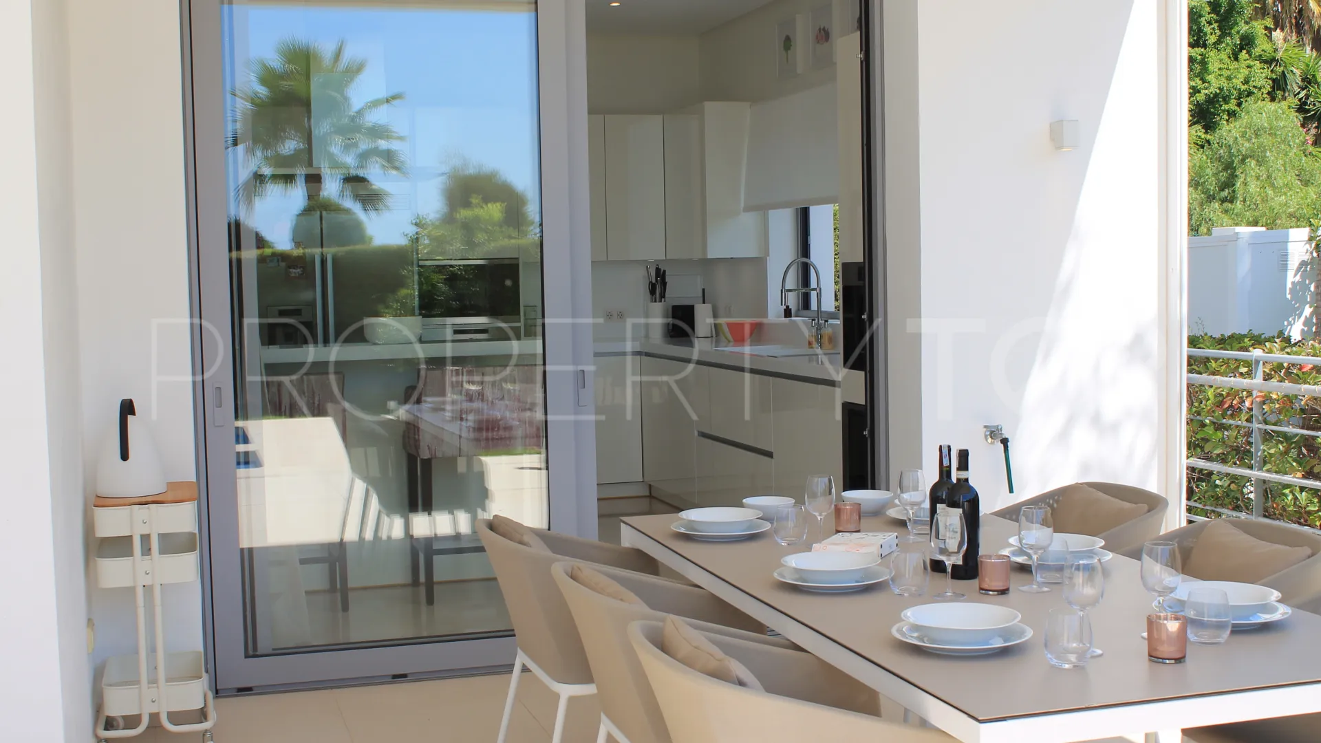 Villa a la venta con 4 dormitorios en Puerto del Capitan
