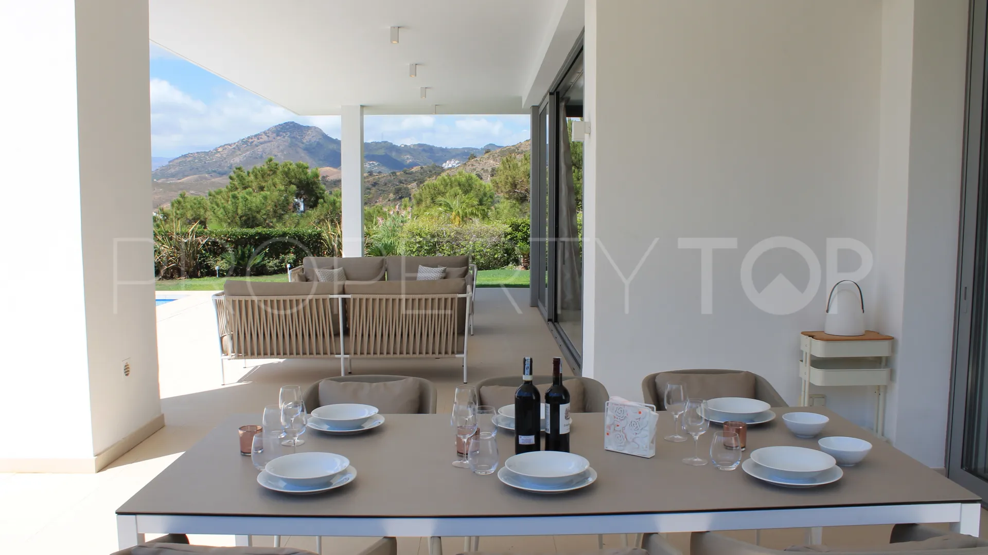 Villa a la venta con 4 dormitorios en Puerto del Capitan