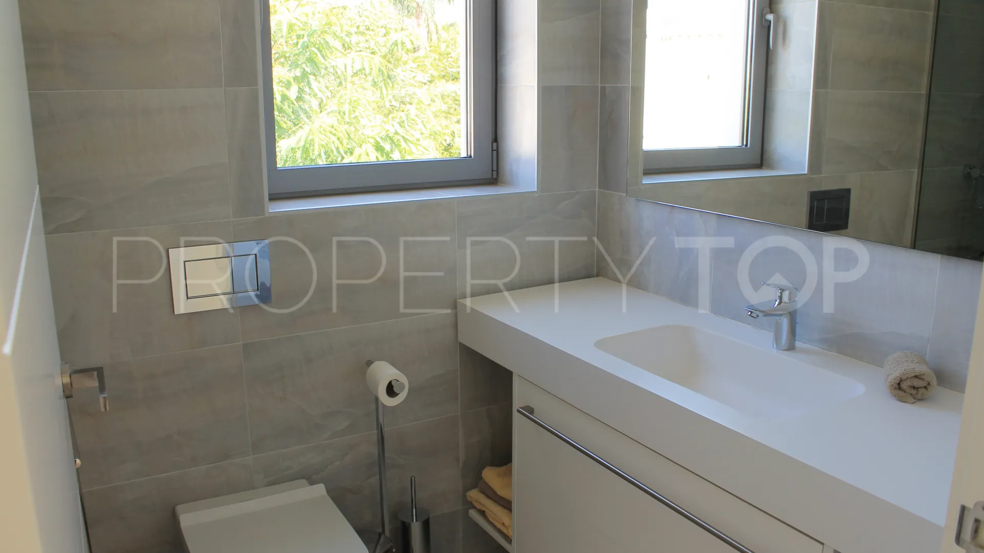 Villa a la venta con 4 dormitorios en Puerto del Capitan