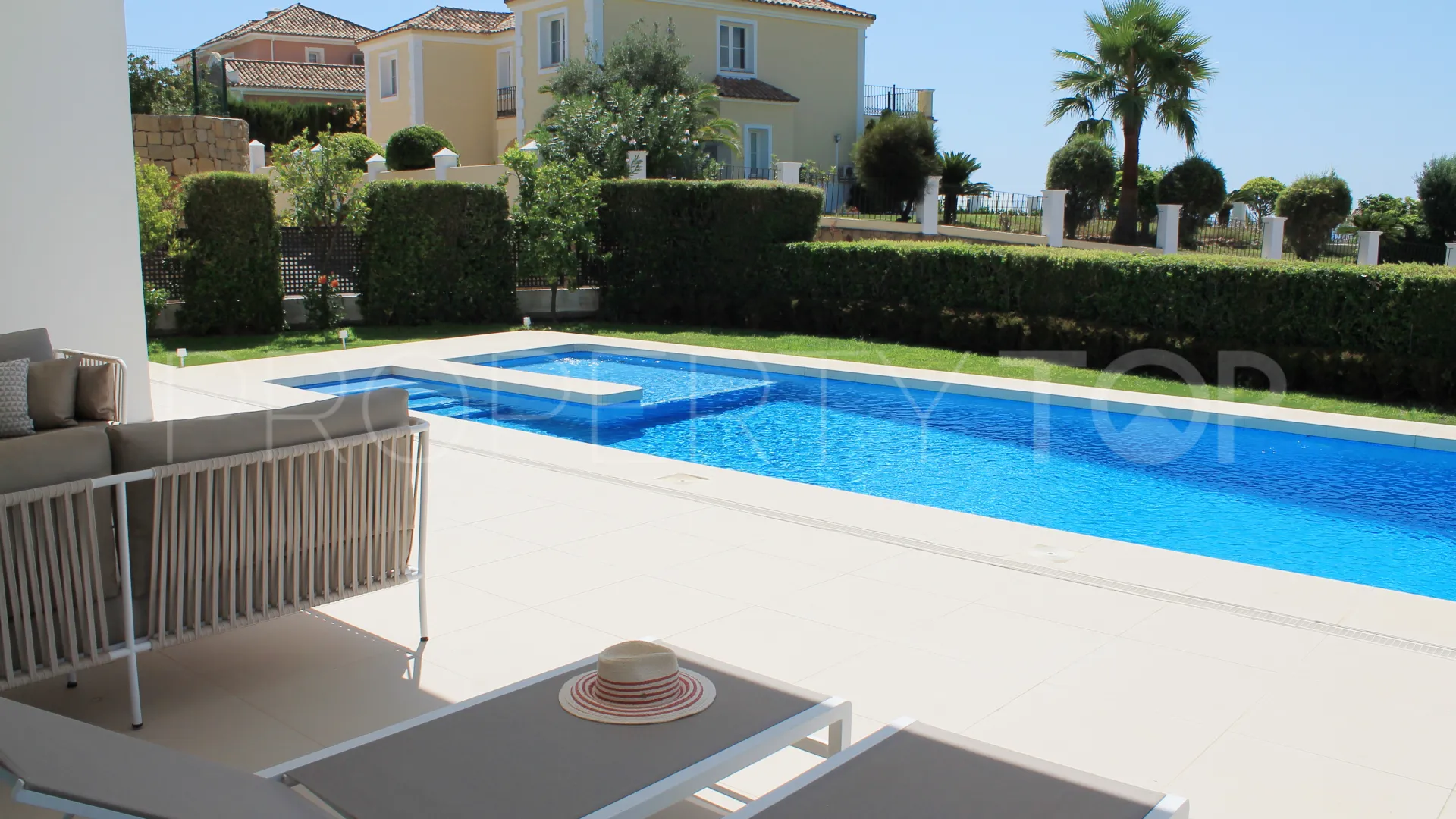 Villa a la venta con 4 dormitorios en Puerto del Capitan