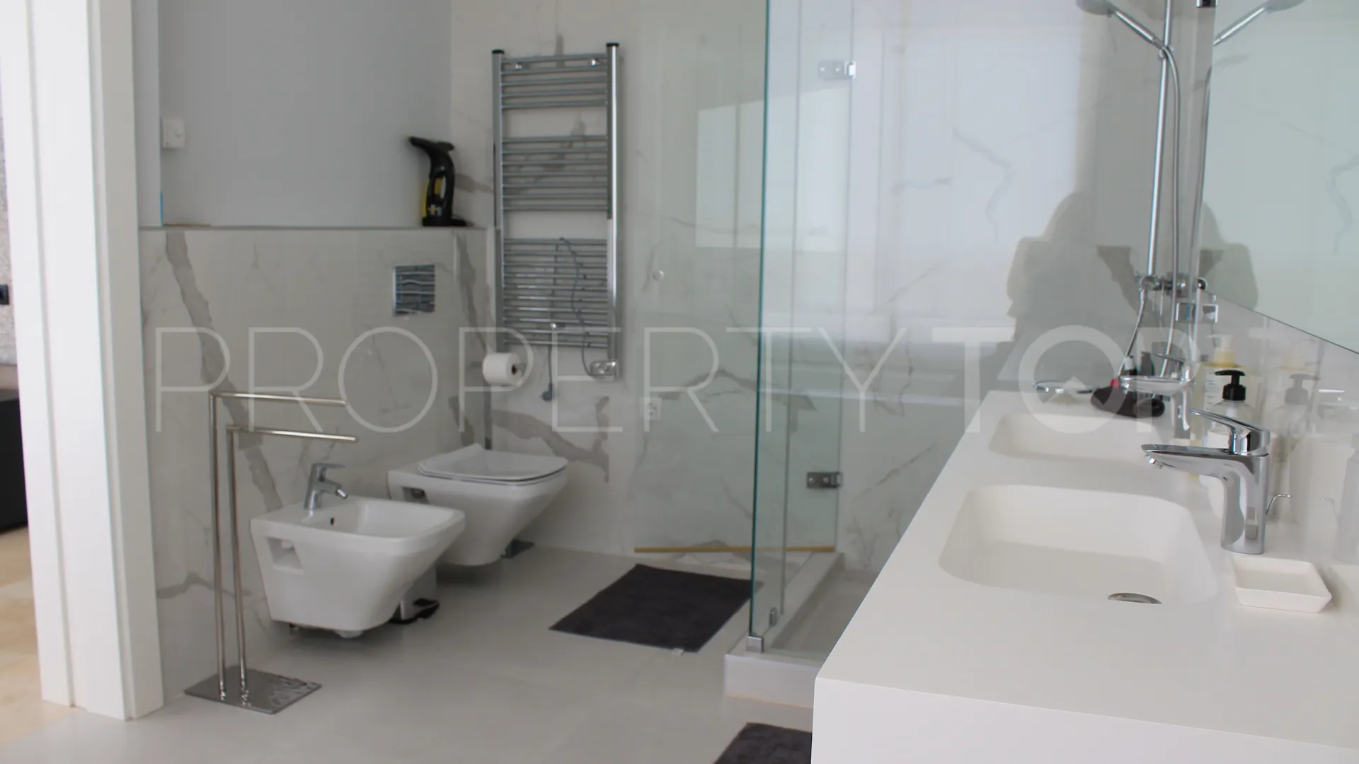 Villa a la venta con 4 dormitorios en Puerto del Capitan