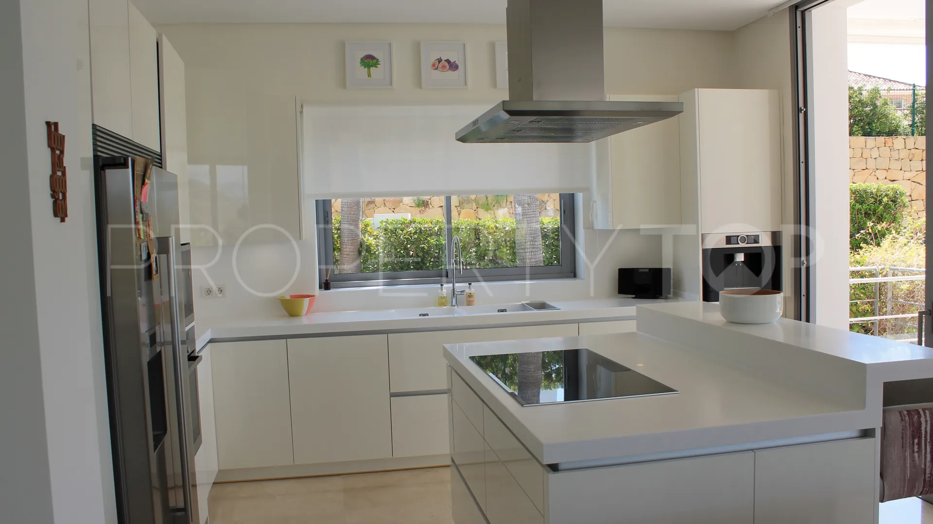 Villa a la venta con 4 dormitorios en Puerto del Capitan