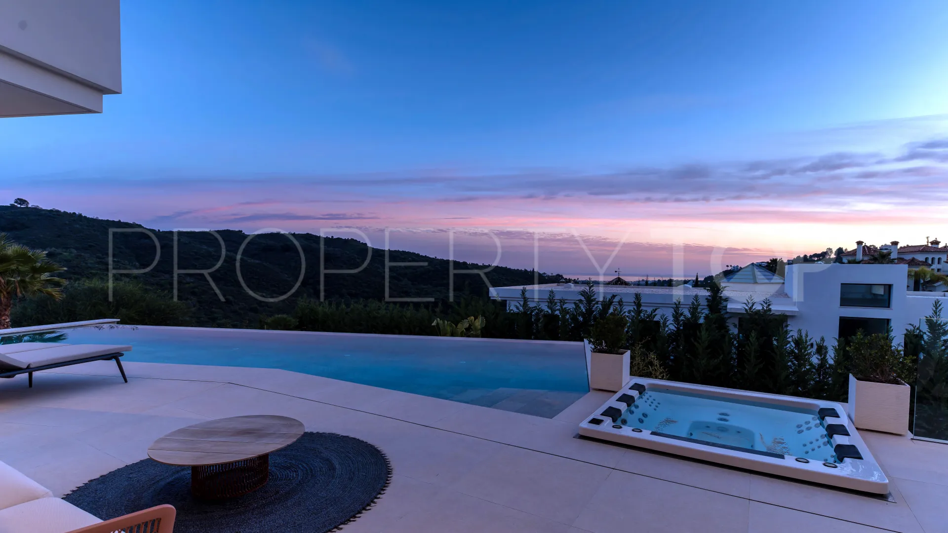 Se vende villa en Lomas de La Quinta