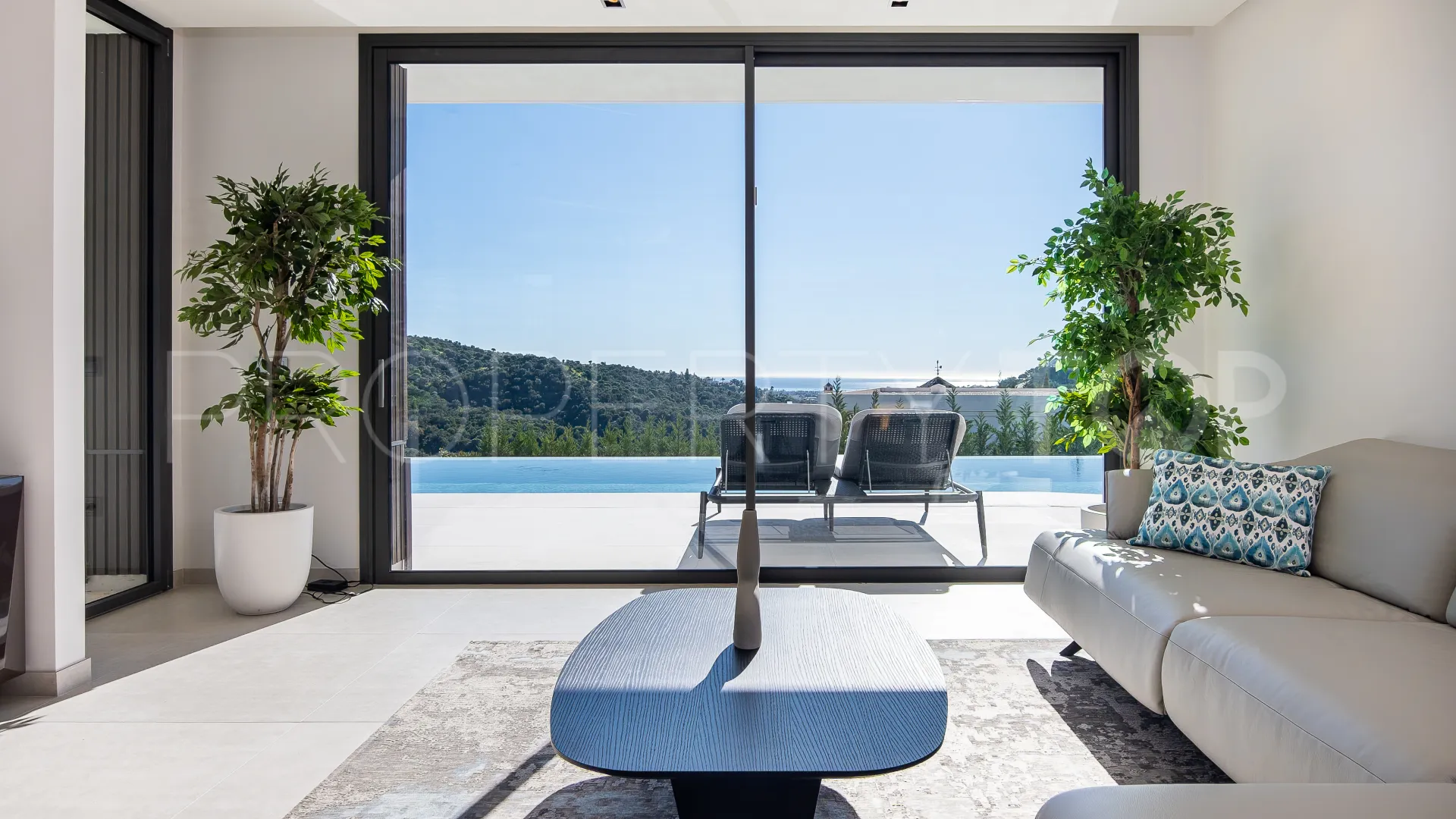 Se vende villa en Lomas de La Quinta