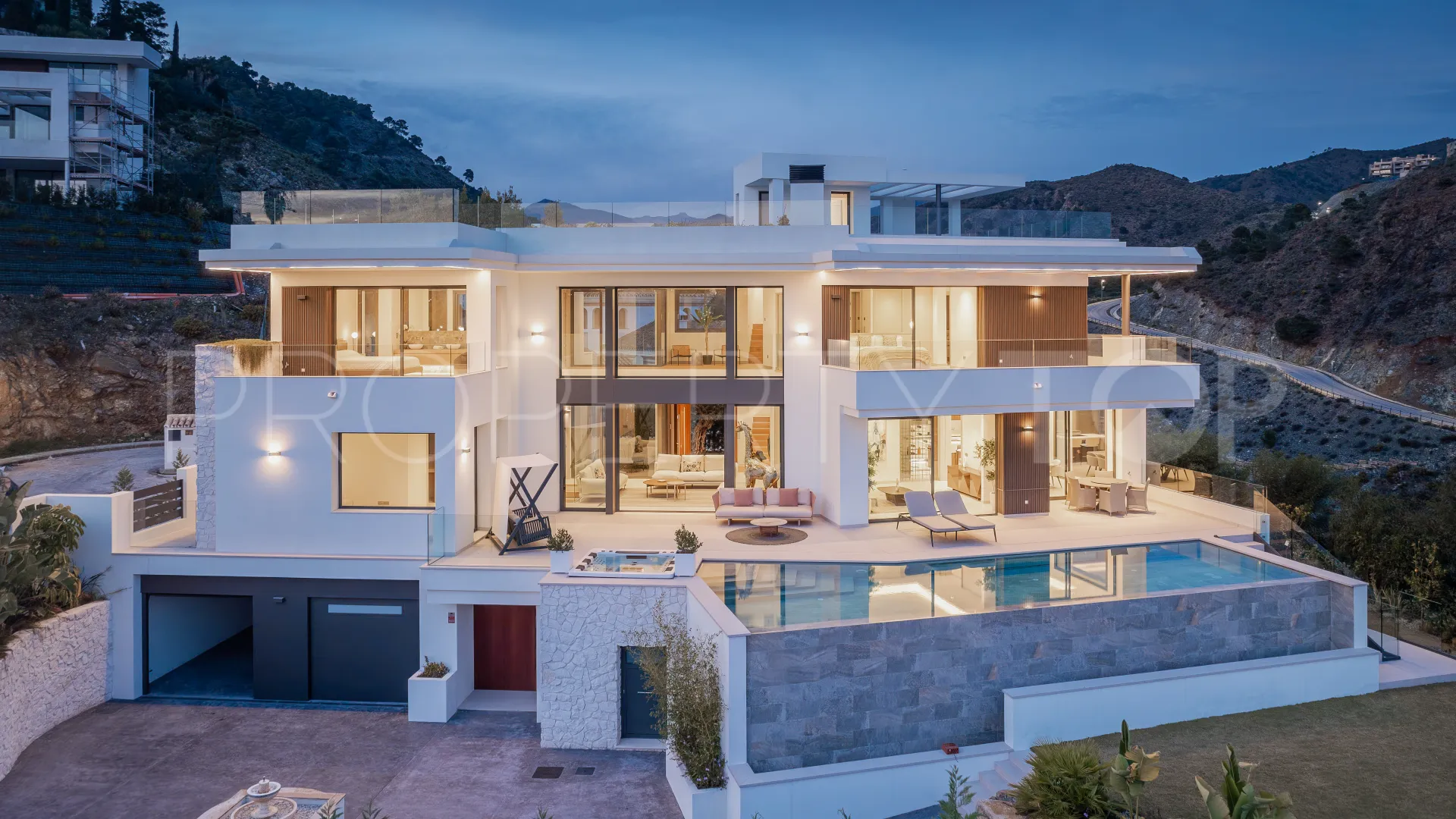 Se vende villa en Lomas de La Quinta