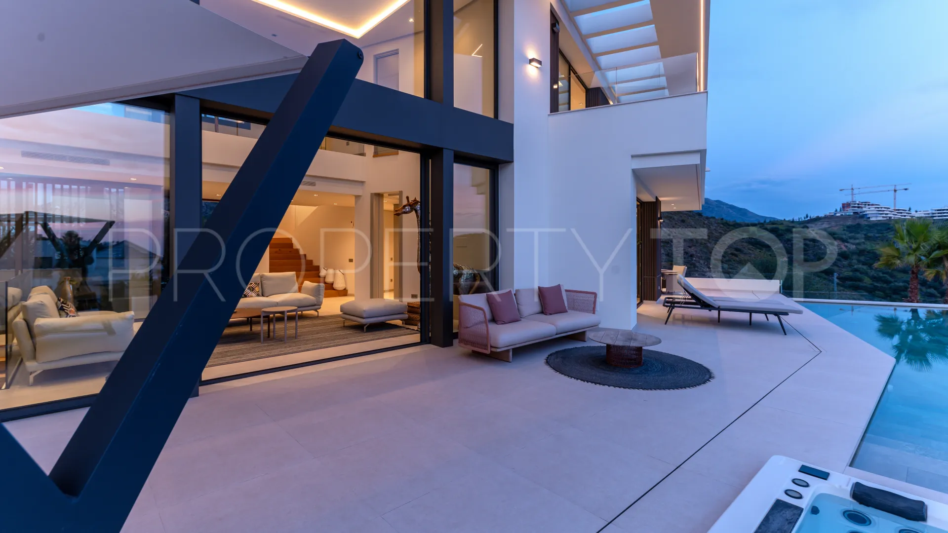 Se vende villa en Lomas de La Quinta