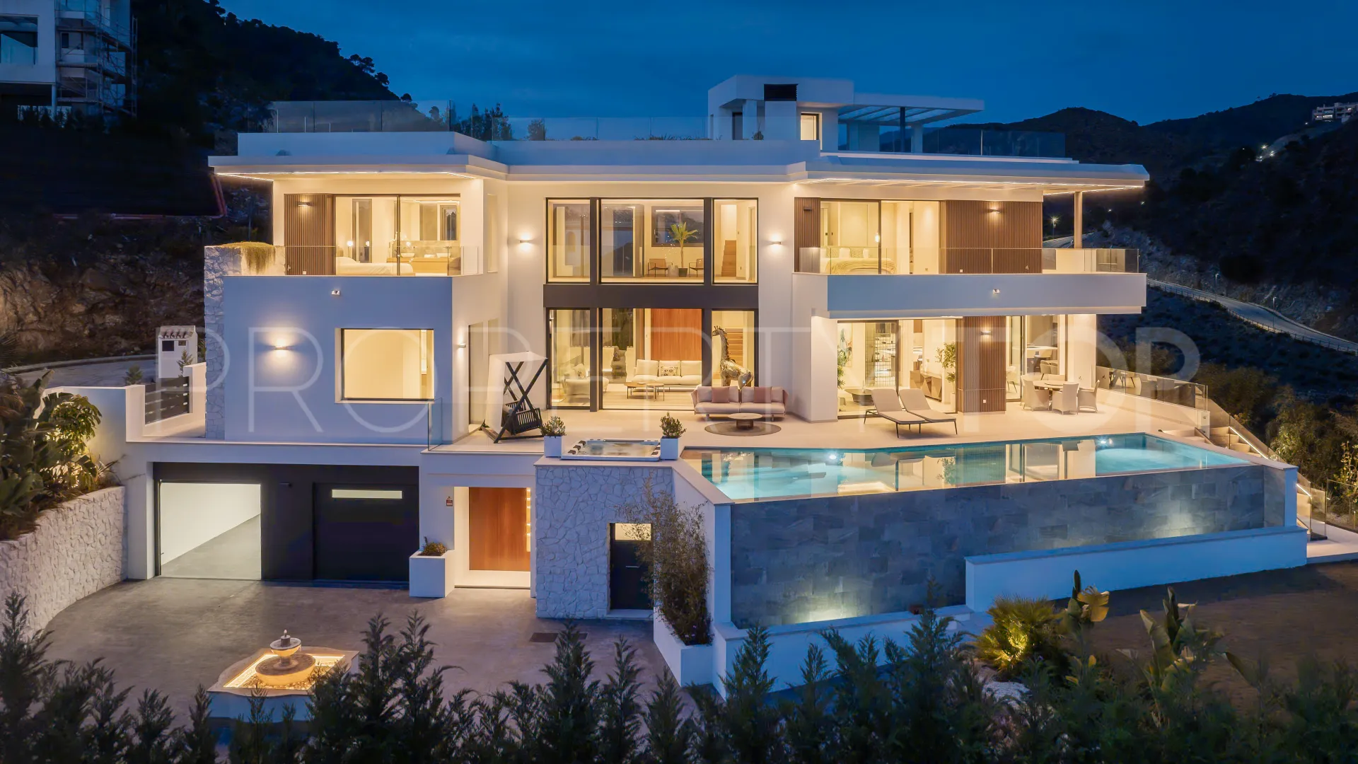 Se vende villa en Lomas de La Quinta