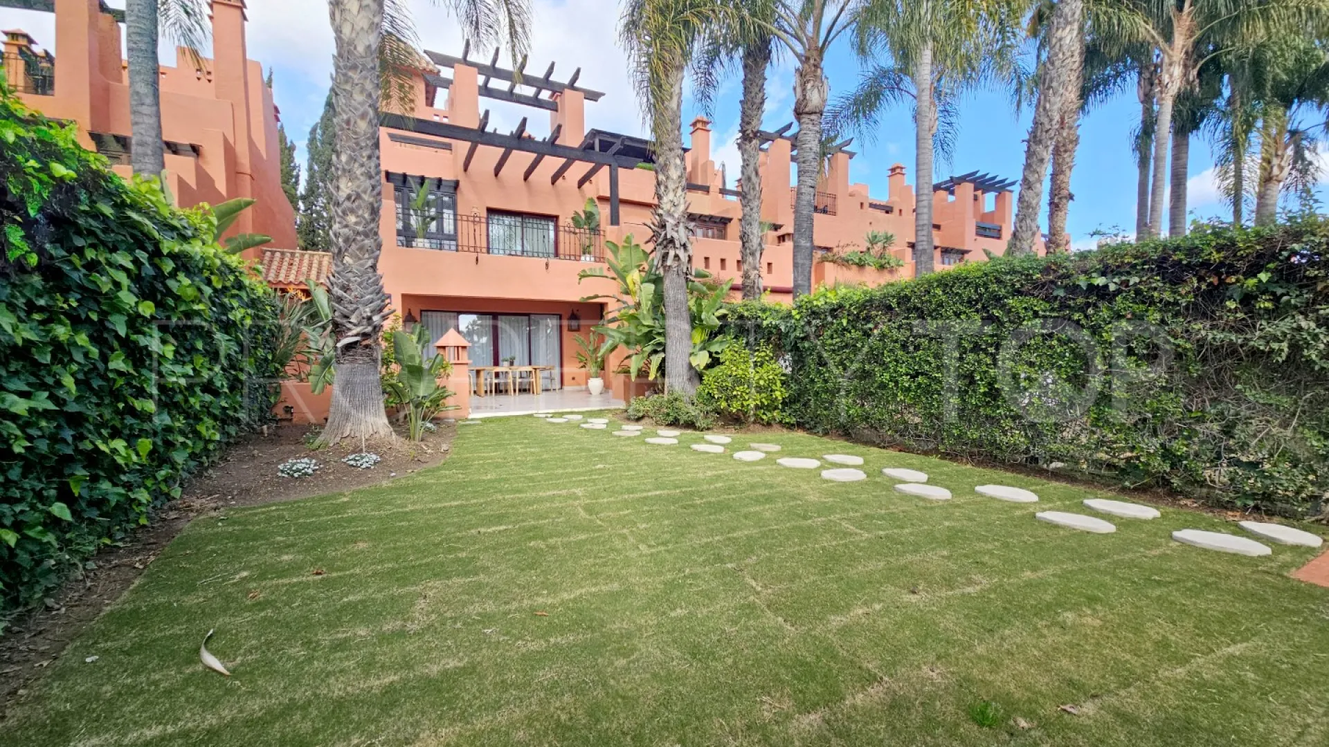 4 bedrooms town house for sale in Altos de Puente Romano