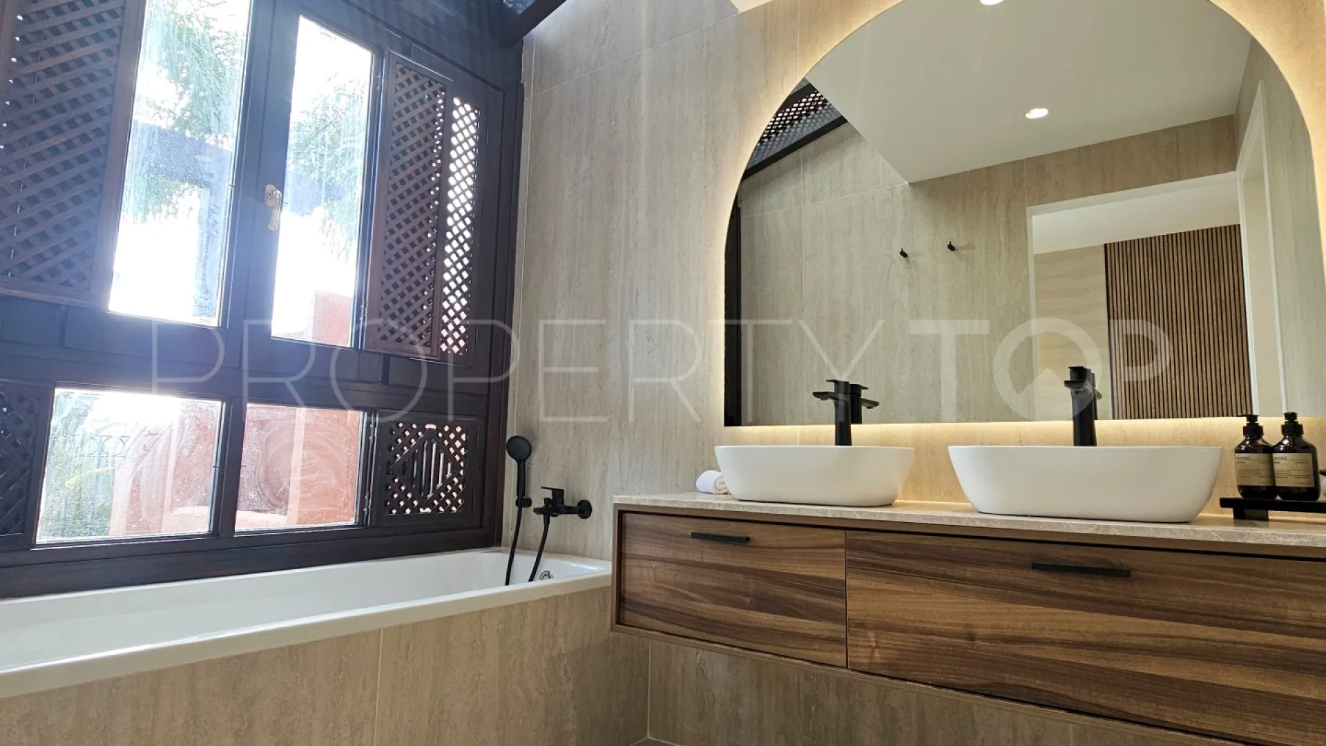 4 bedrooms town house for sale in Altos de Puente Romano