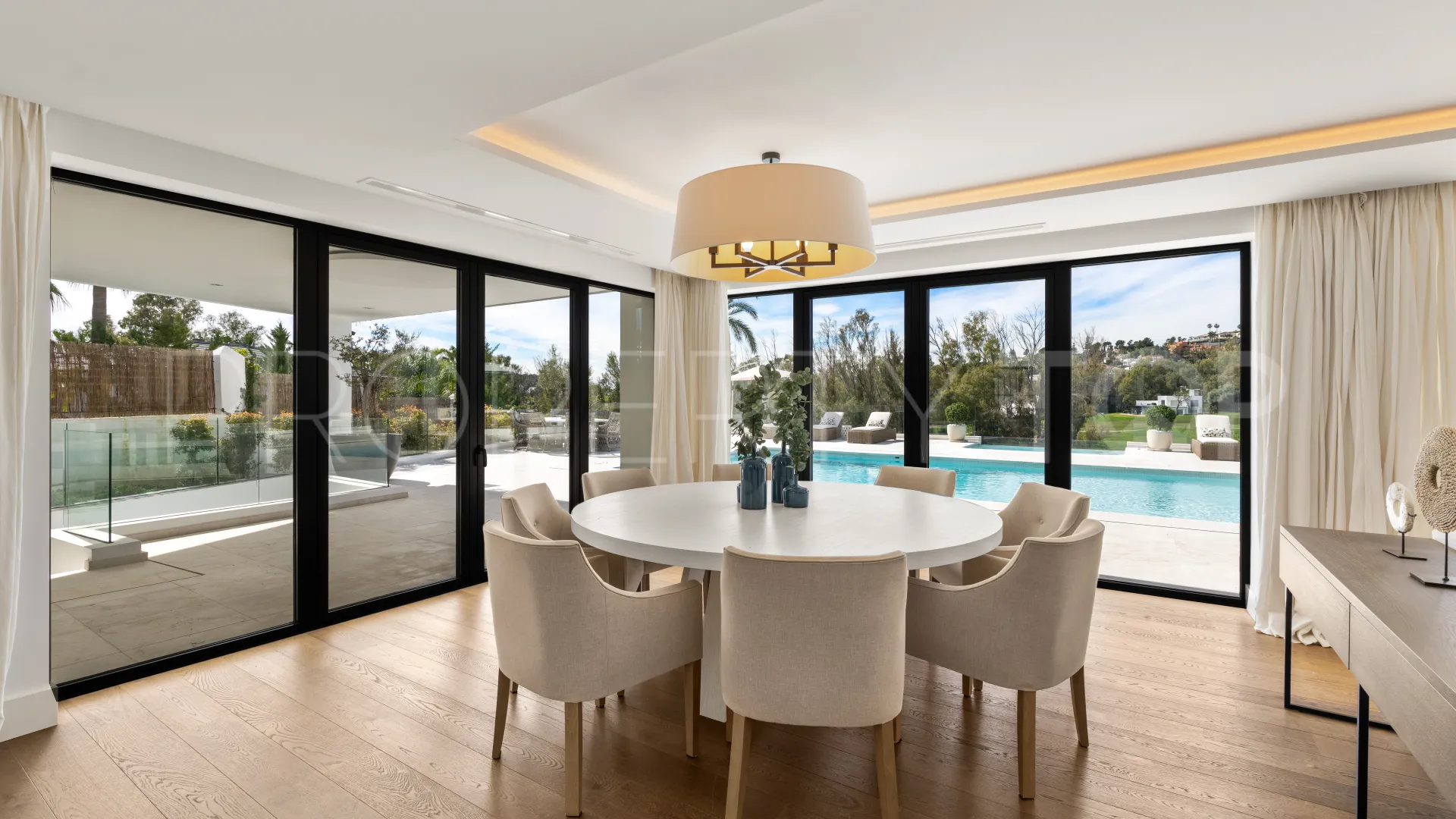 Villa en venta en Los Naranjos Country Club de 7 dormitorios