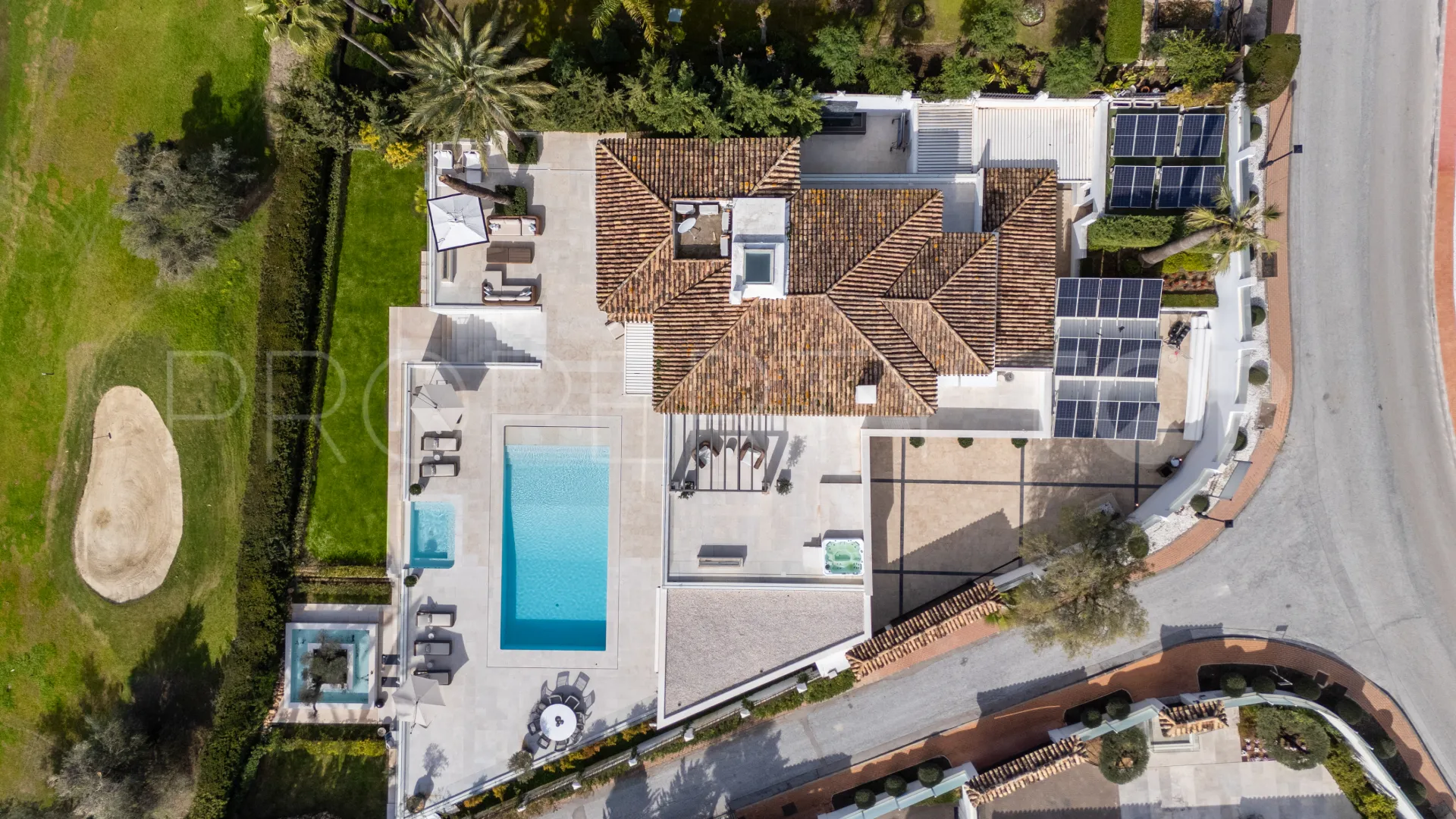 Villa en venta en Los Naranjos Country Club de 7 dormitorios