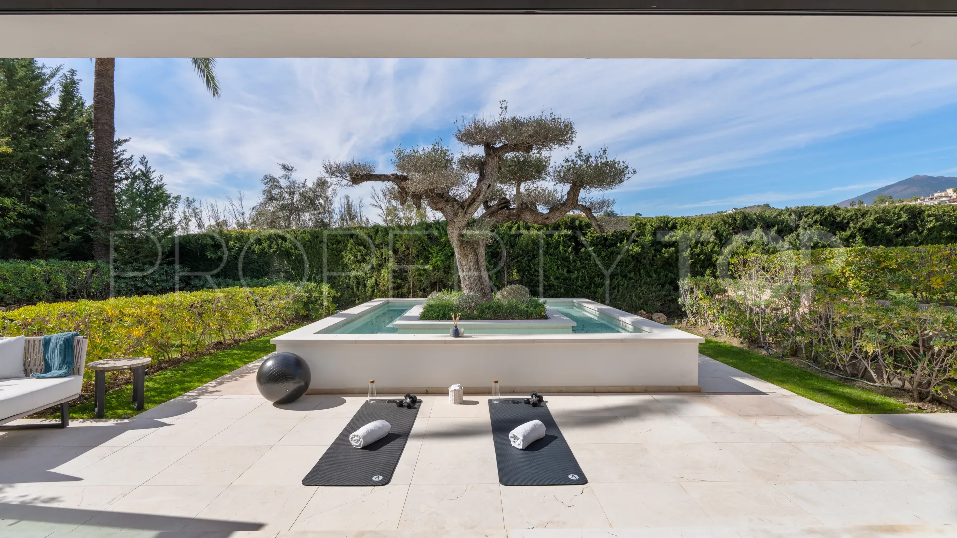 Villa en venta en Los Naranjos Country Club de 7 dormitorios