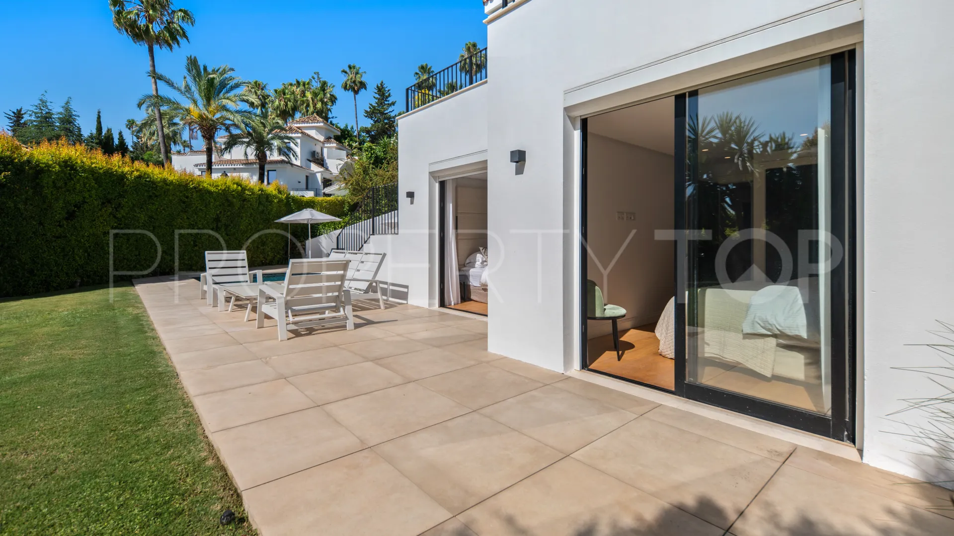For sale villa in Nueva Andalucia