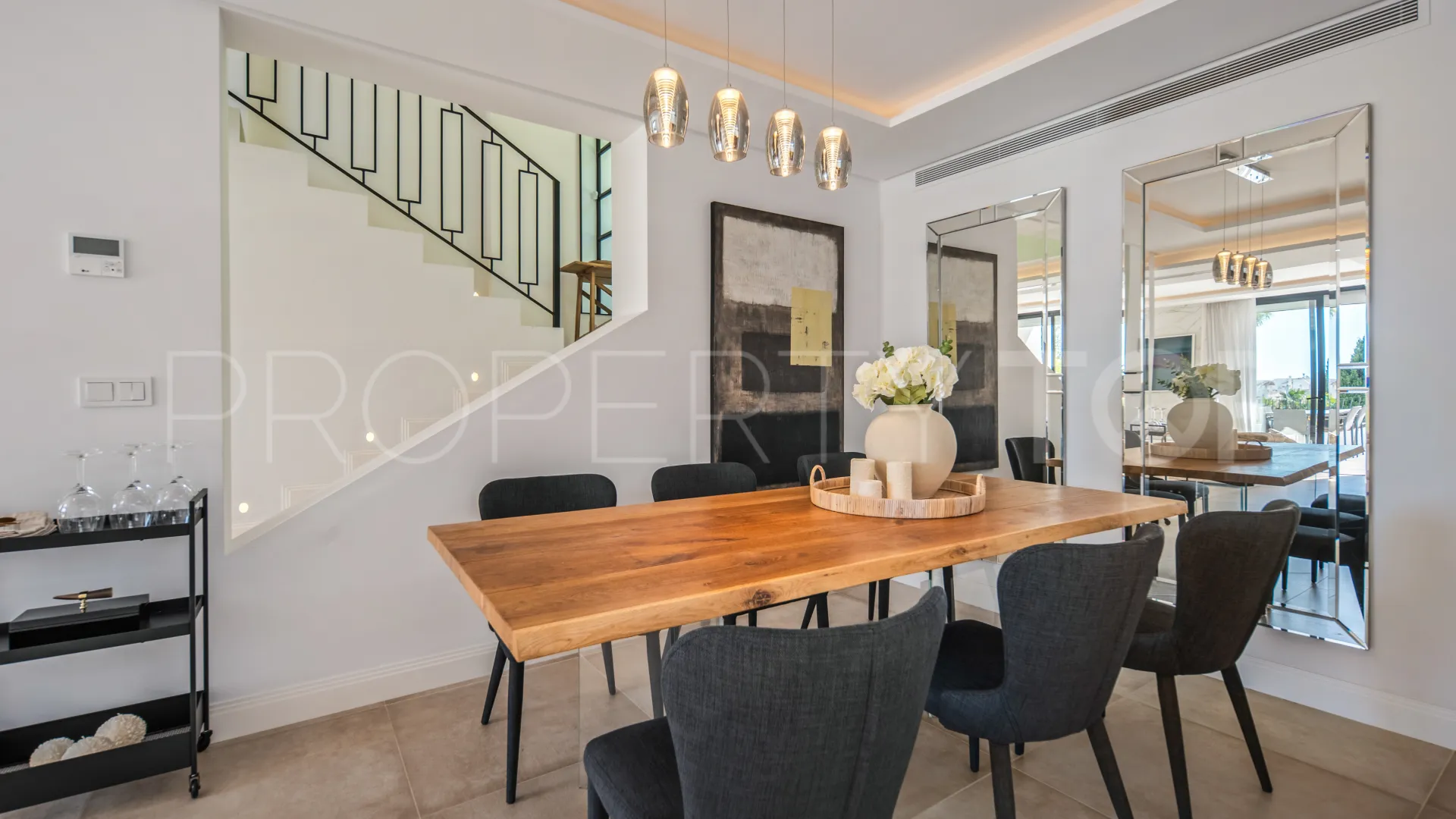 For sale villa in Nueva Andalucia
