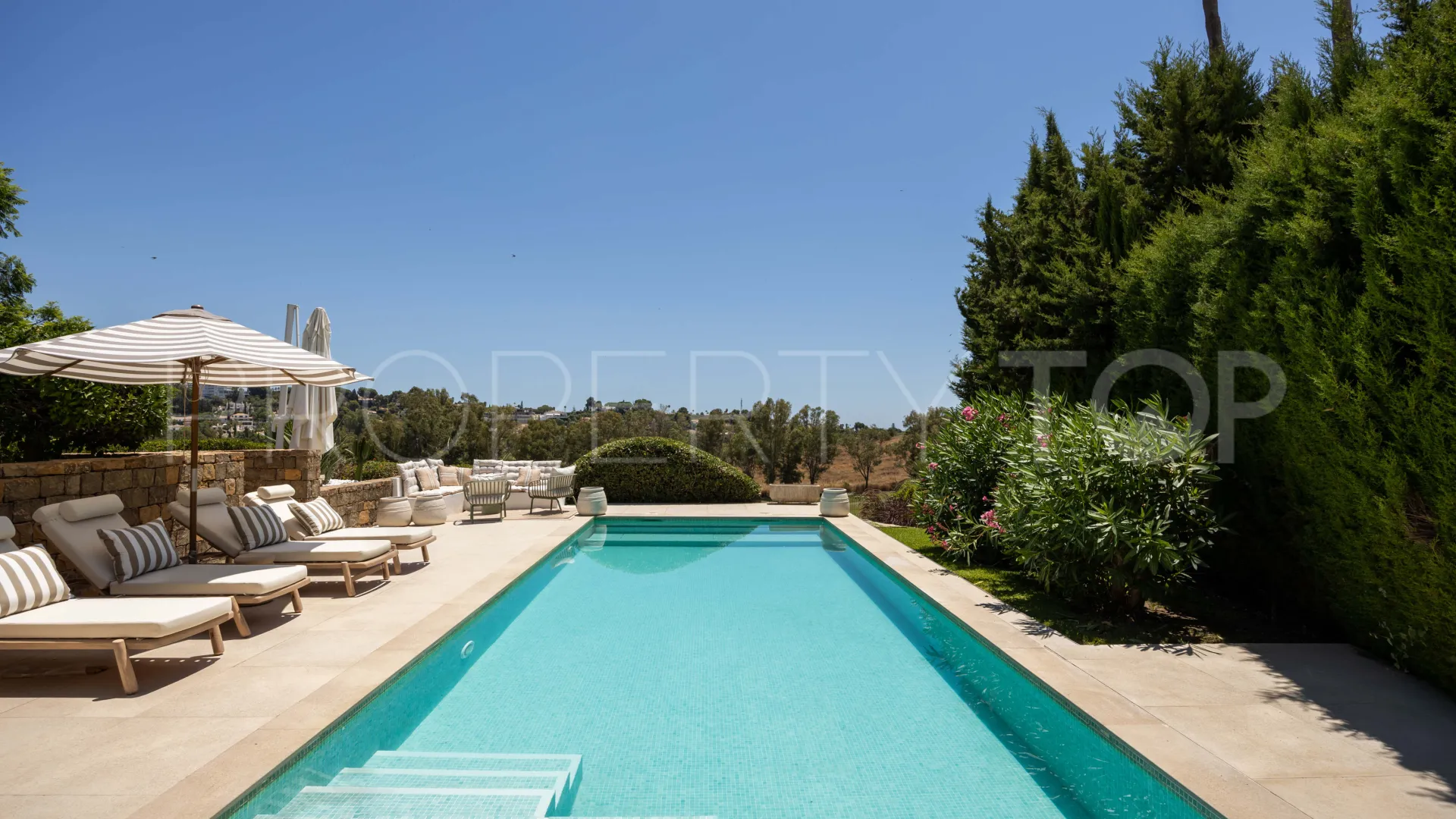 For sale villa in El Paraiso