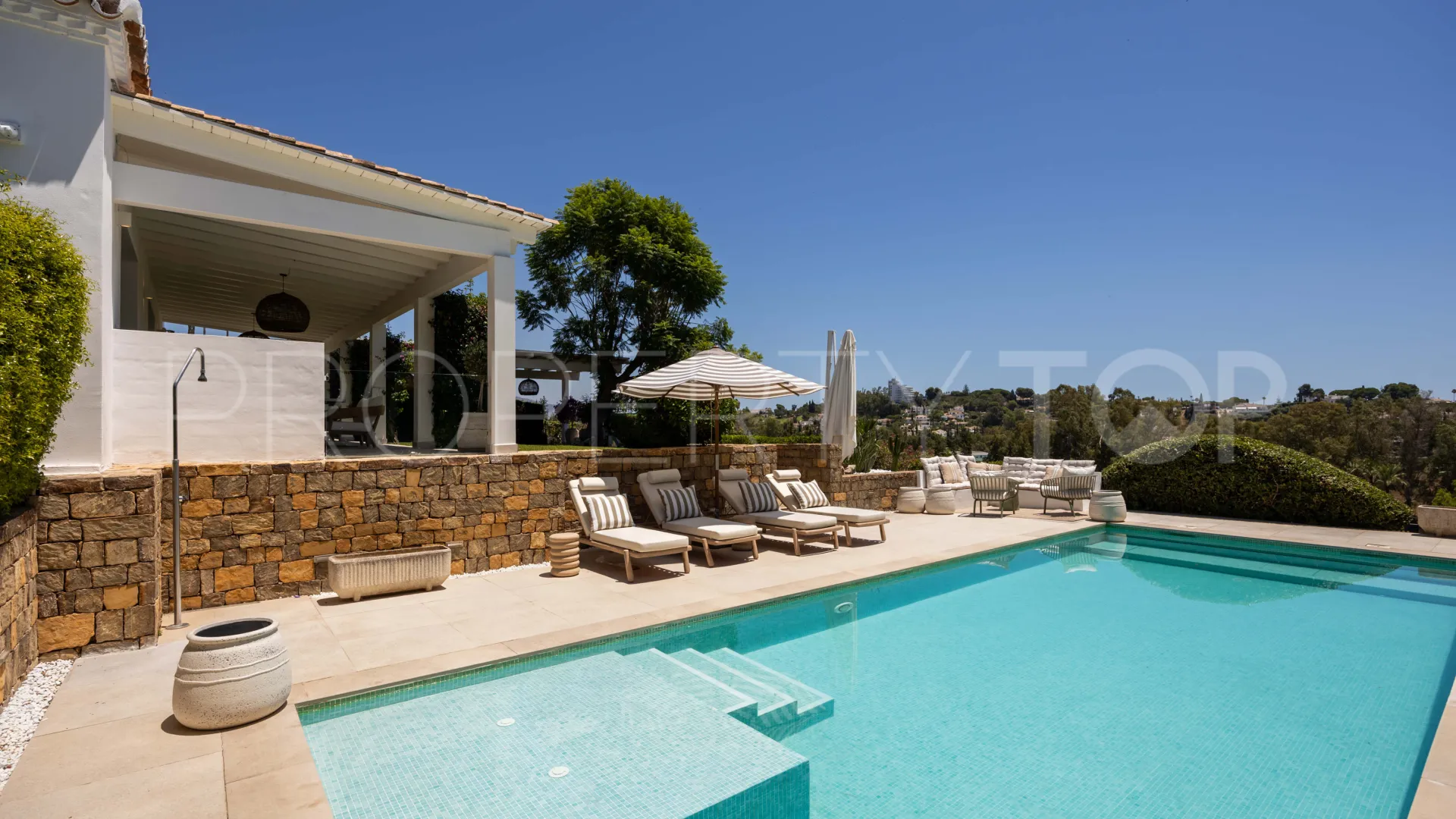 For sale villa in El Paraiso