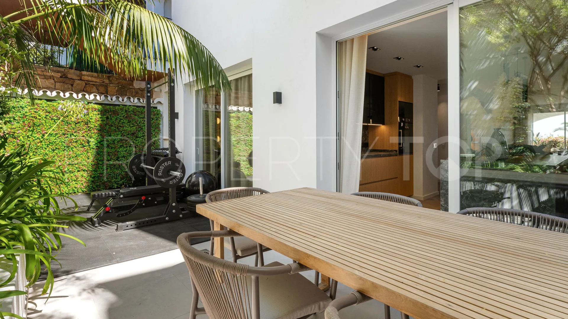 4 bedrooms town house for sale in Club Sierra