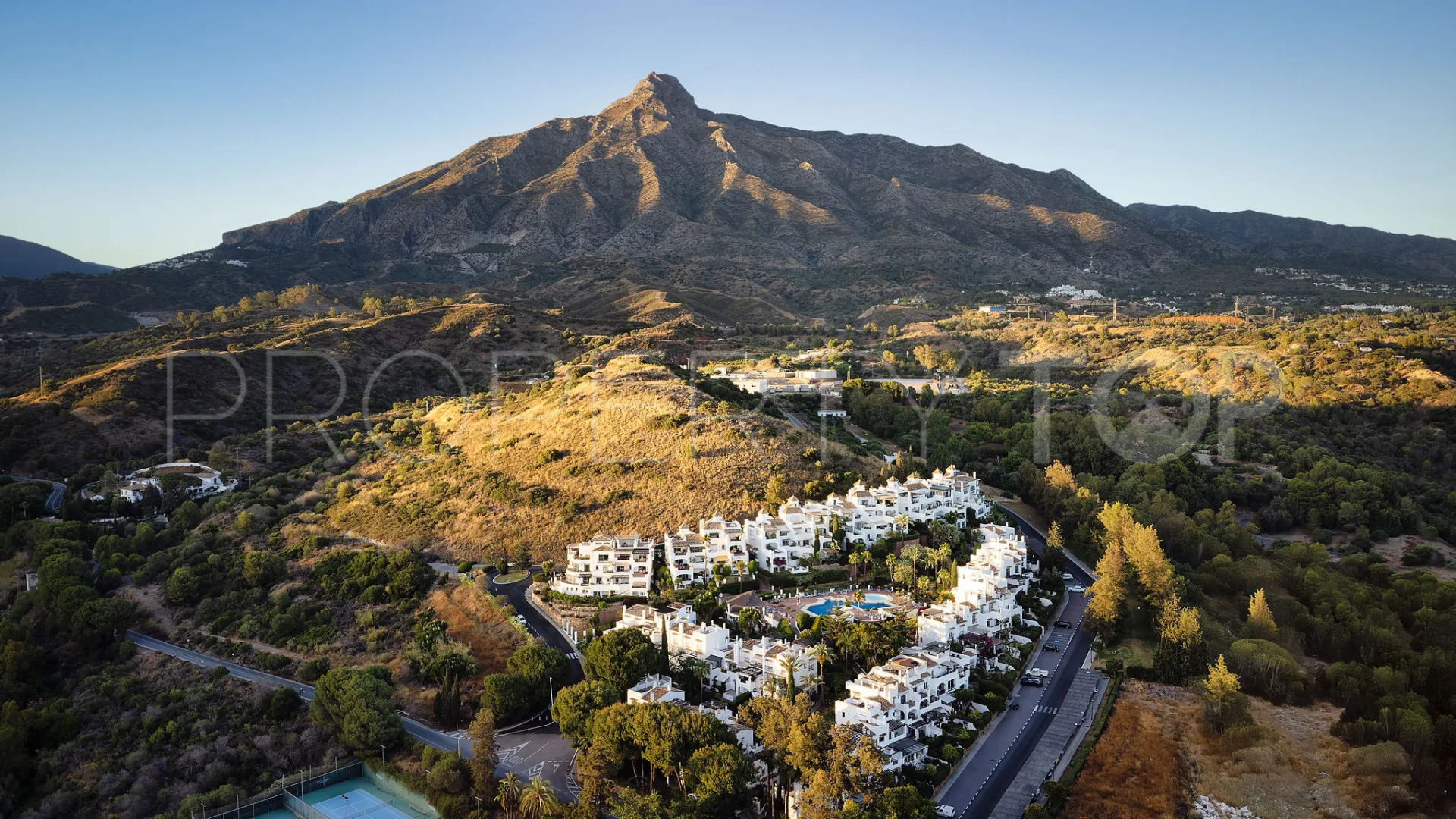 4 bedrooms town house for sale in Club Sierra