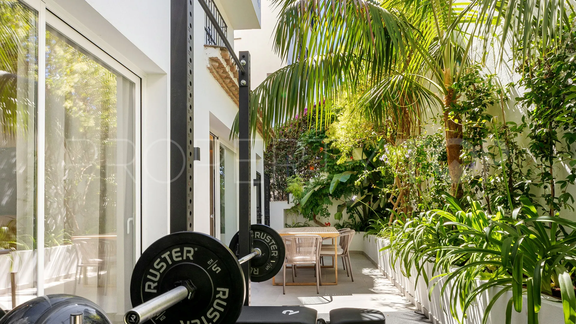 4 bedrooms town house for sale in Club Sierra