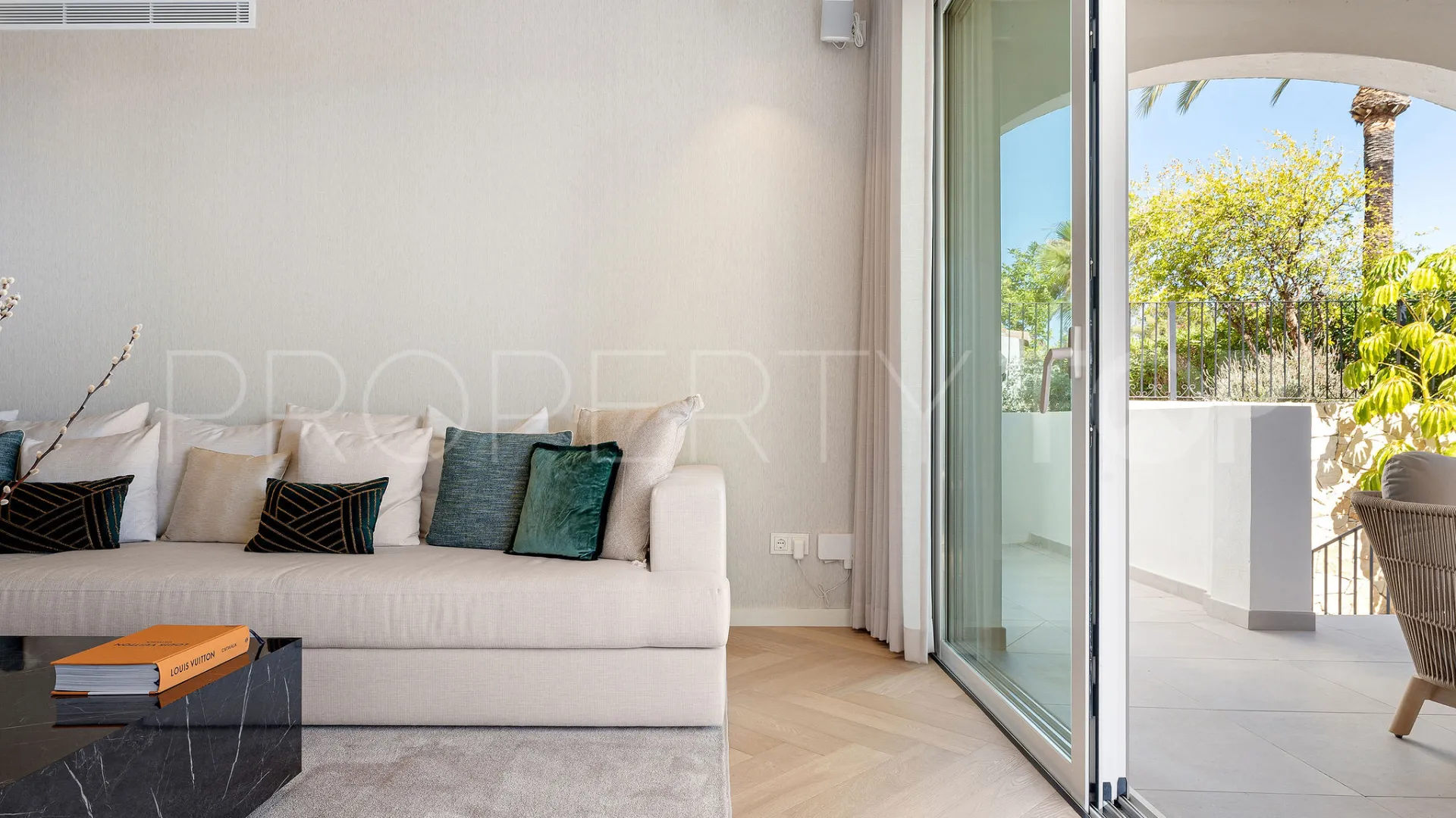 4 bedrooms town house for sale in Club Sierra