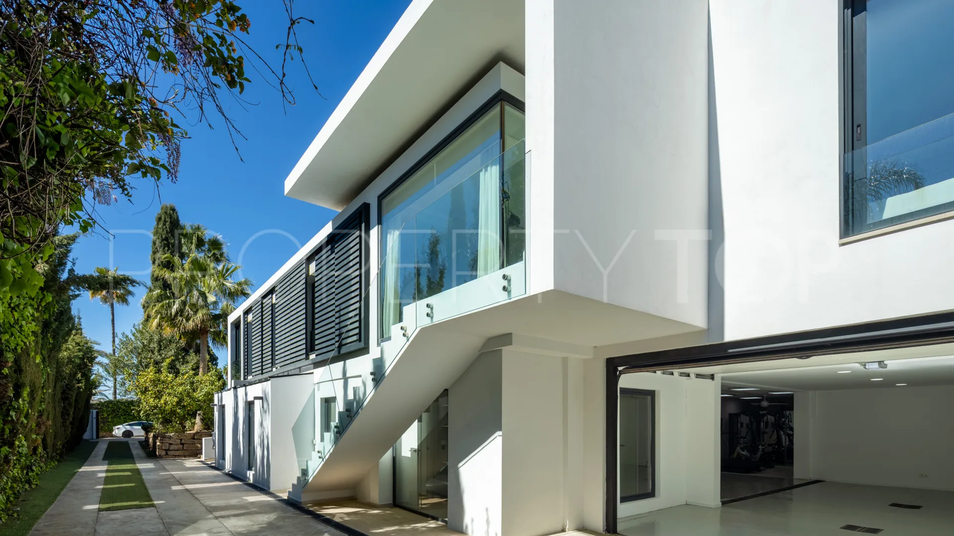 Villa a la venta de 5 dormitorios en Parcelas del Golf