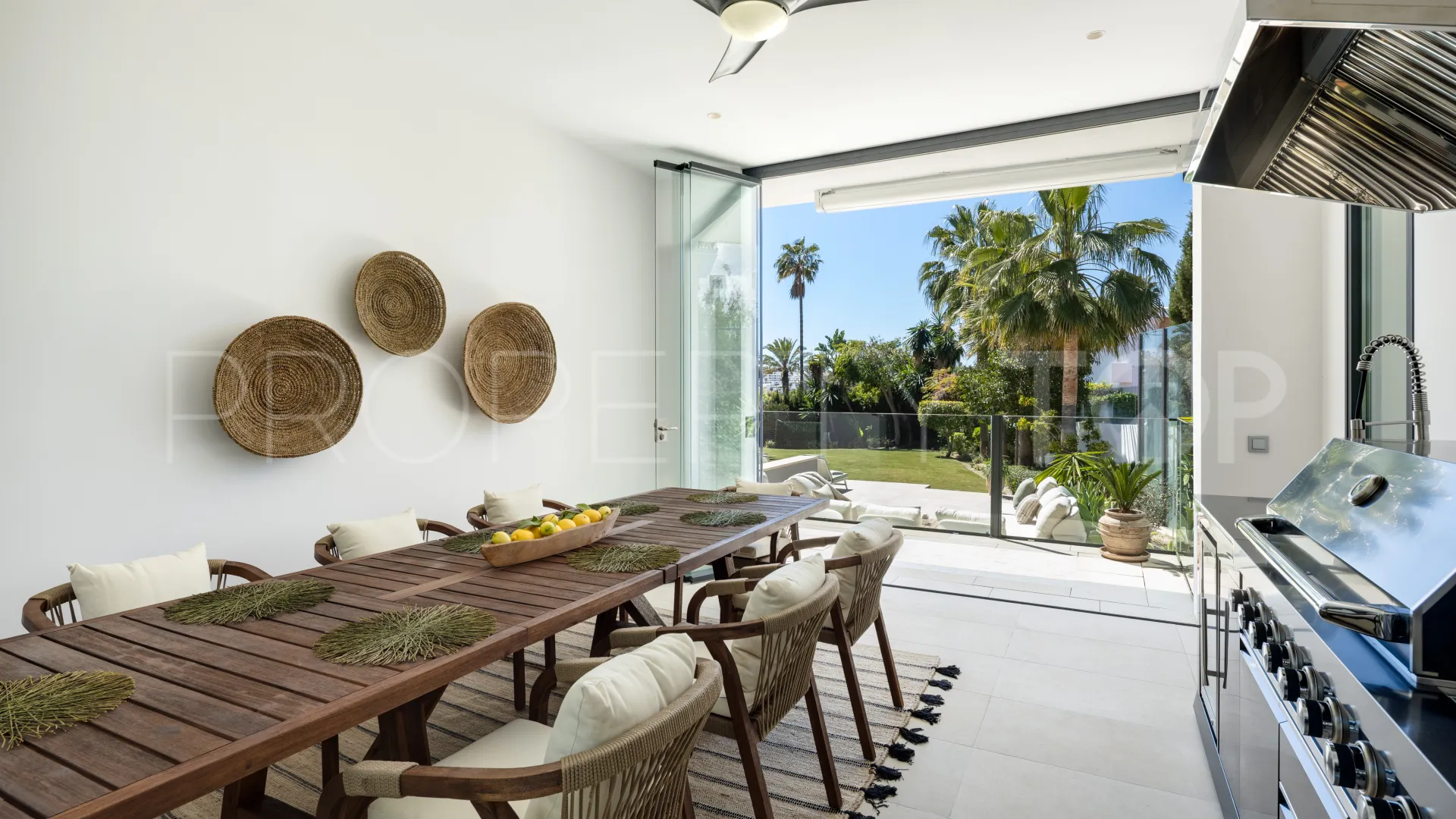 Villa a la venta de 5 dormitorios en Parcelas del Golf